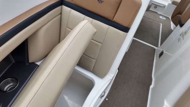 2015 Sea Ray SLX 250 - 29