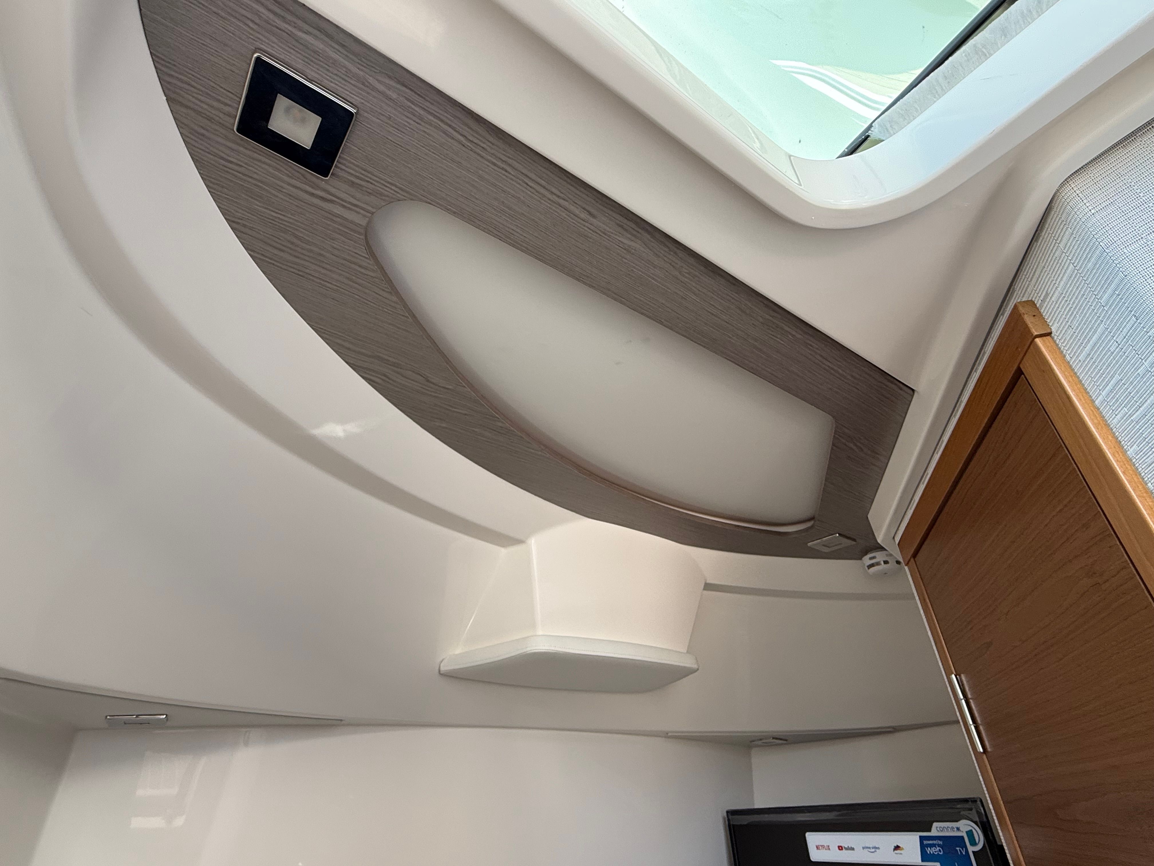 2024 Tiara Yachts 38 LS - 40