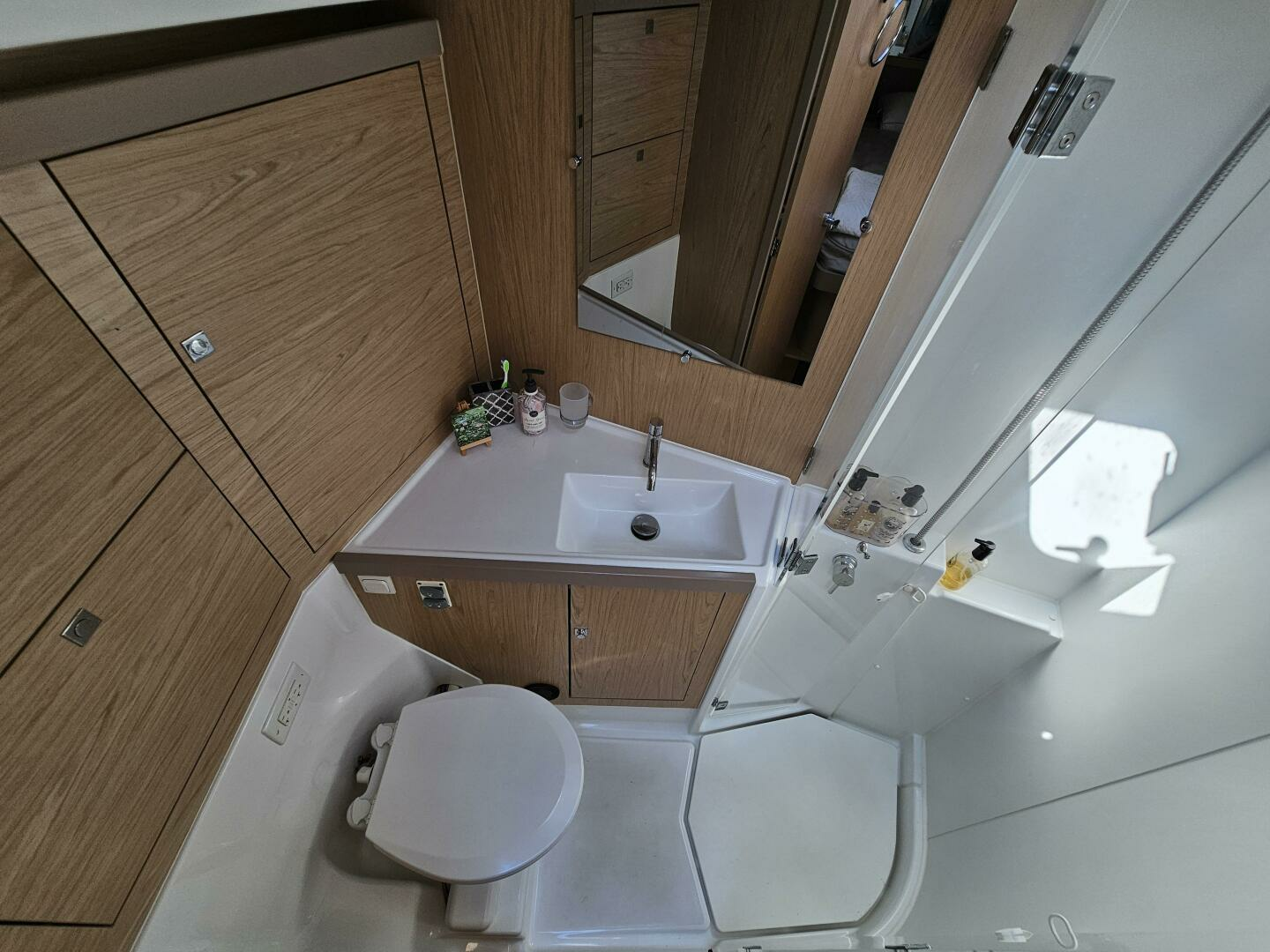 2017 Beneteau Oceanis 45 - Image 19
