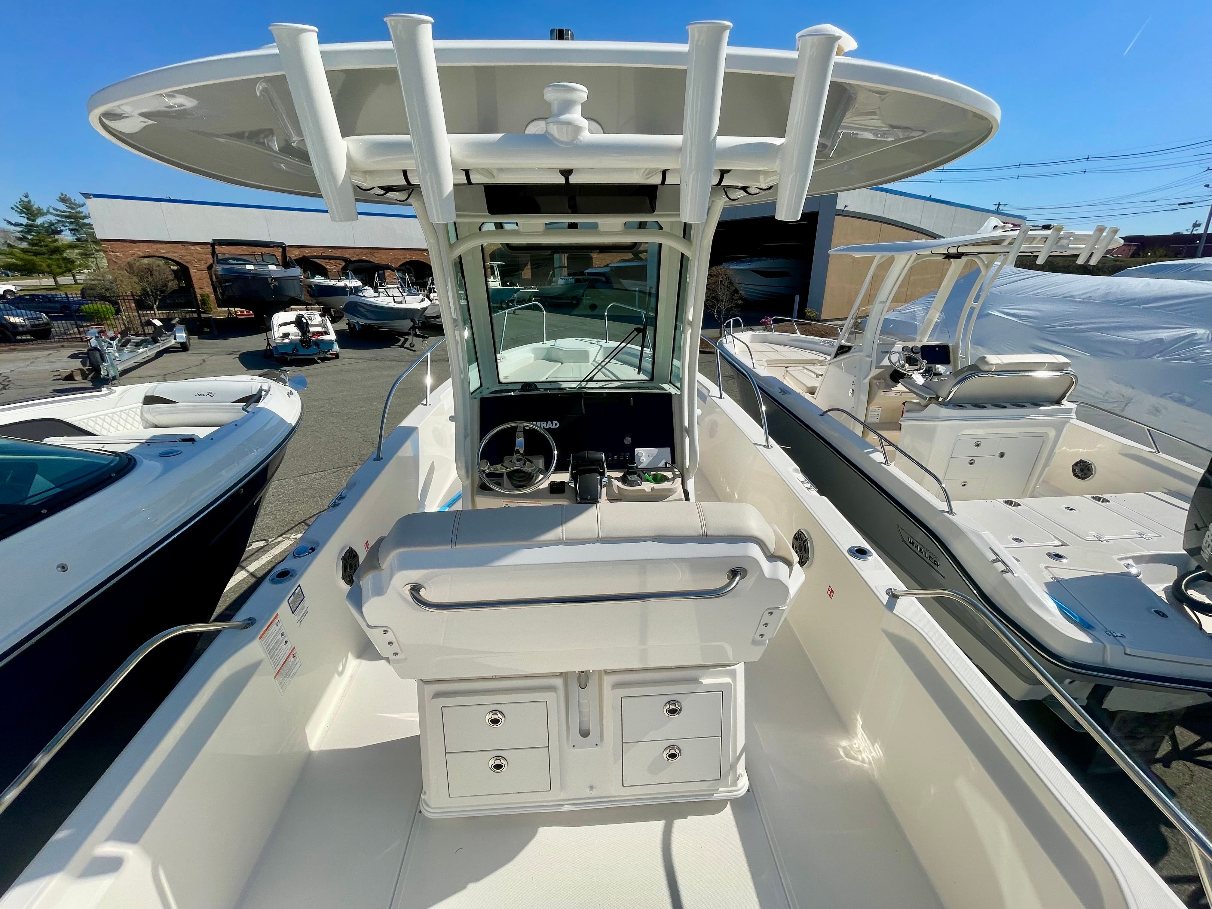 Boston Whaler 280 Dauntless 2026, modern boat dock design.