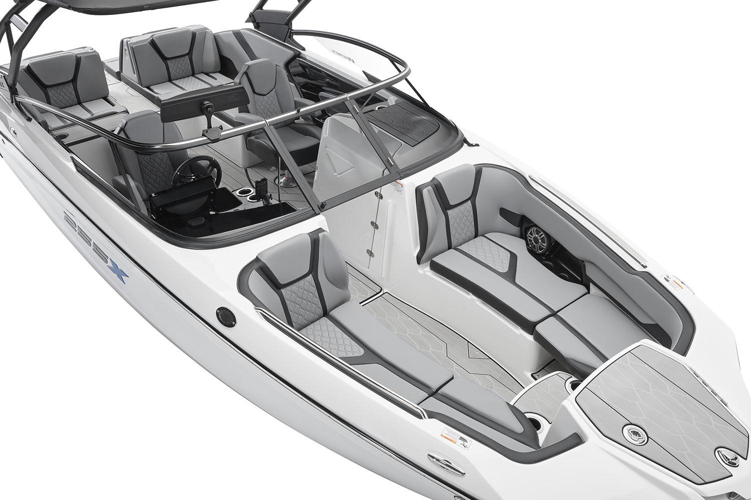 Manufacturer Provided Image: 2026 Yamaha Boats 255XE, luxury interior, sleek design, spacious seating, modern features.
