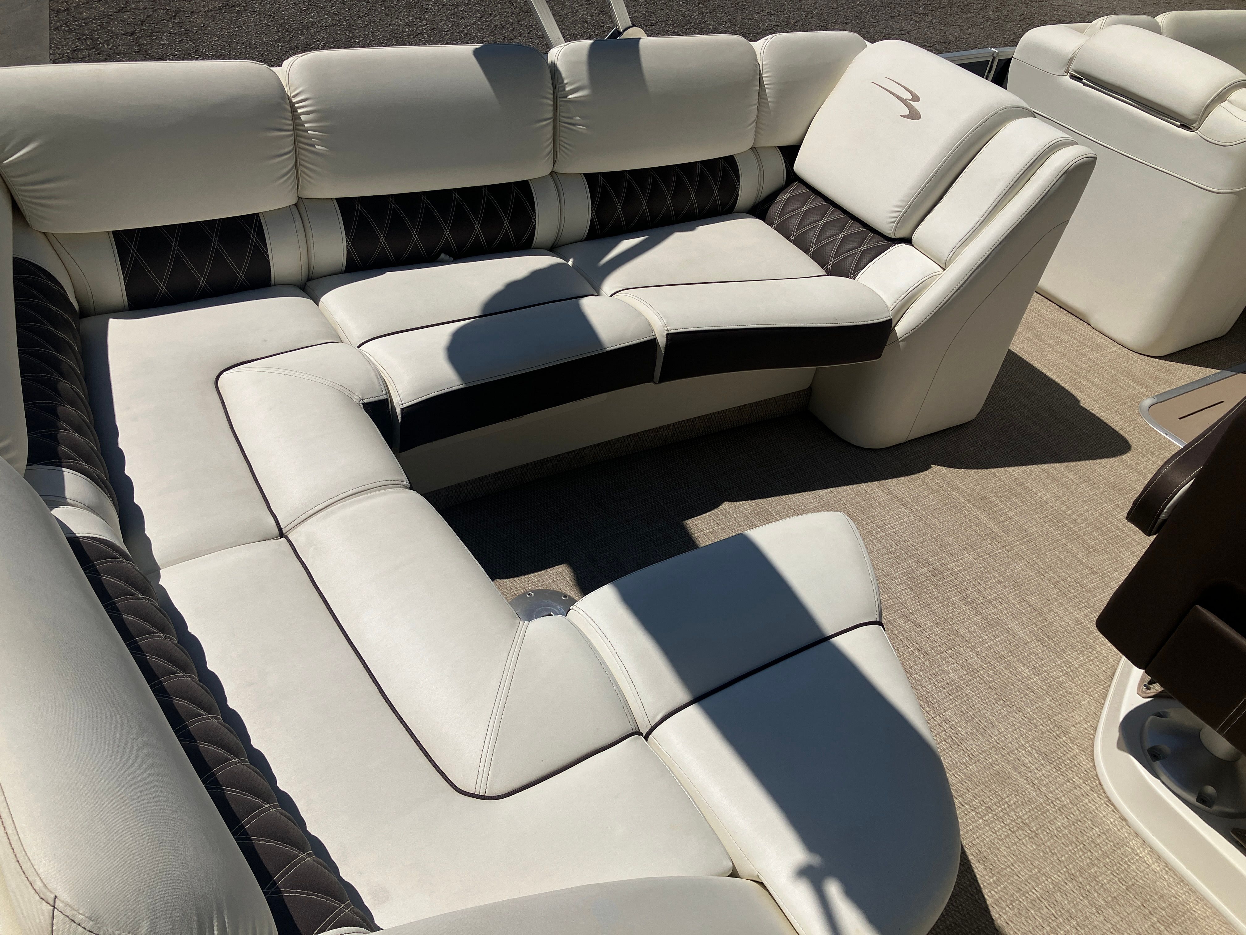 2019 Bennington 23 QLC - 11