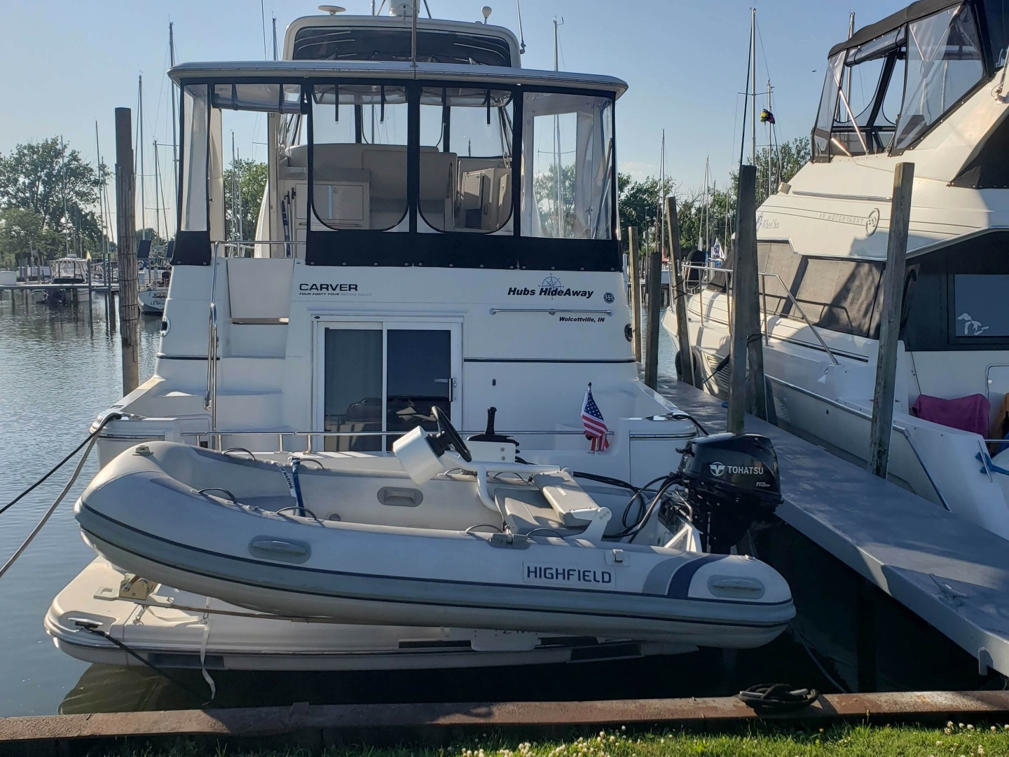 2005 Carver 444 Motor Yacht - Image 3