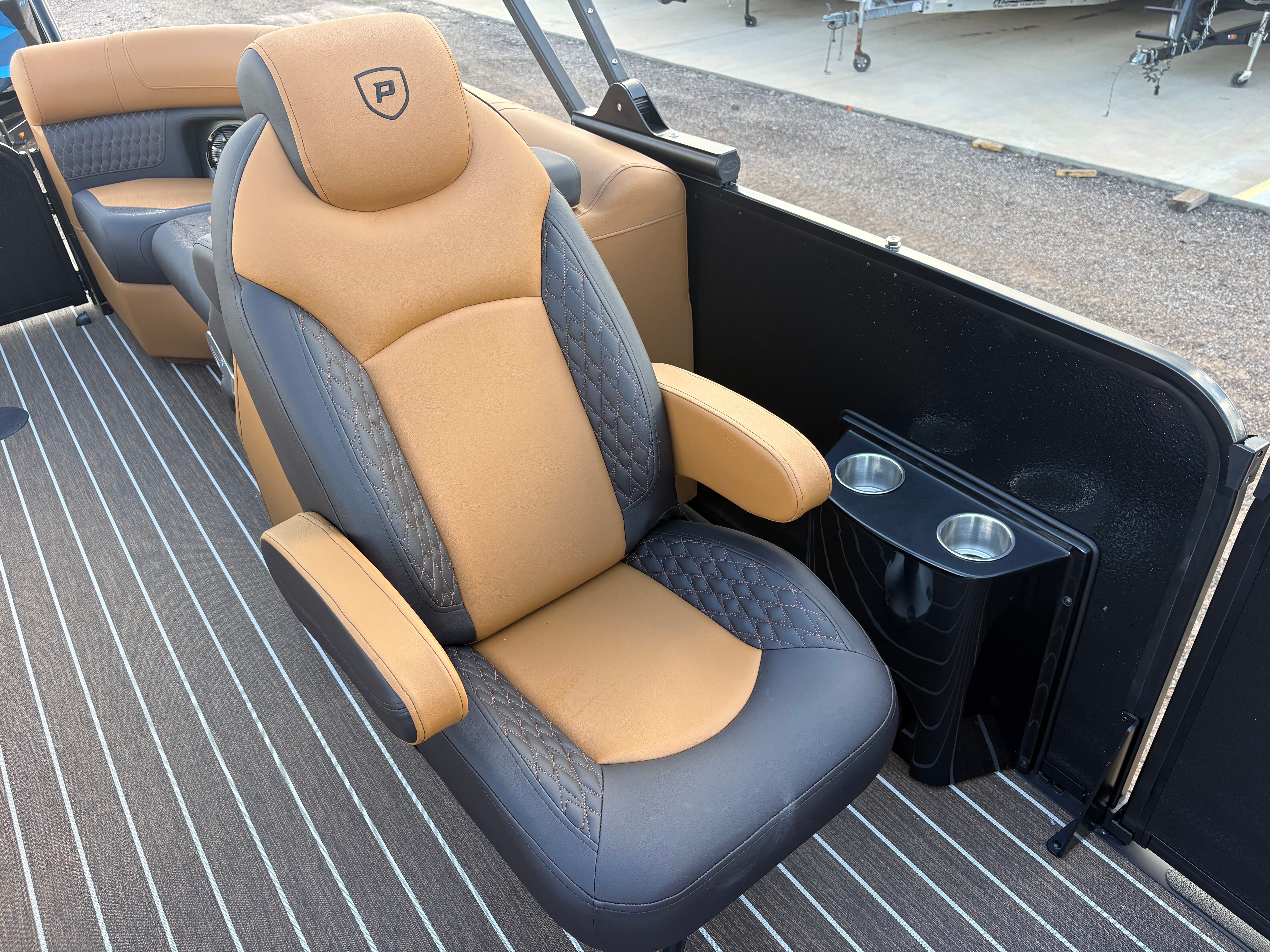 2027 PREMIER 230 SOLARIS RF CL - Image 11