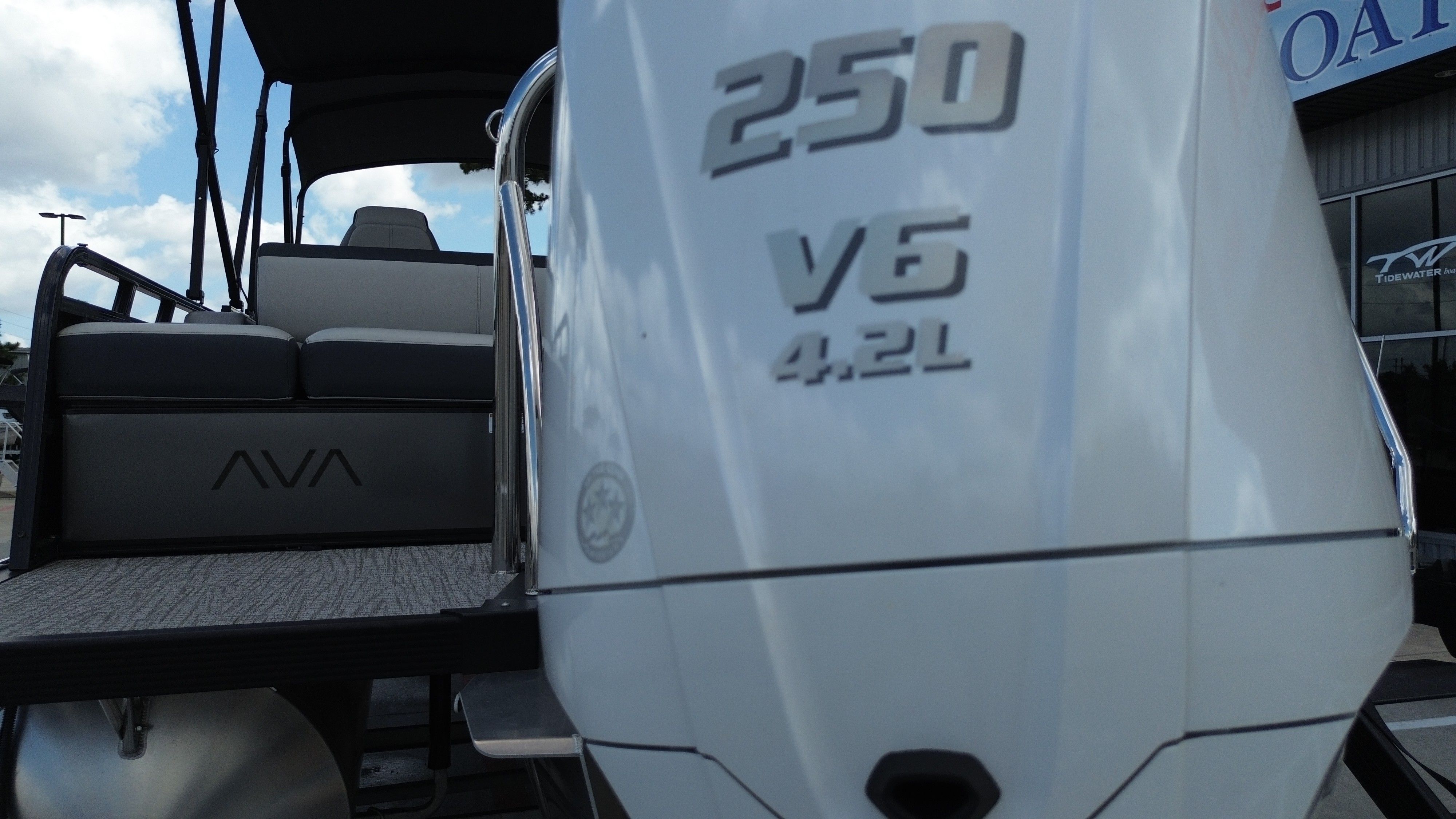 2025 Avalon LSZ Versatile Rear Bench - 23' - 27