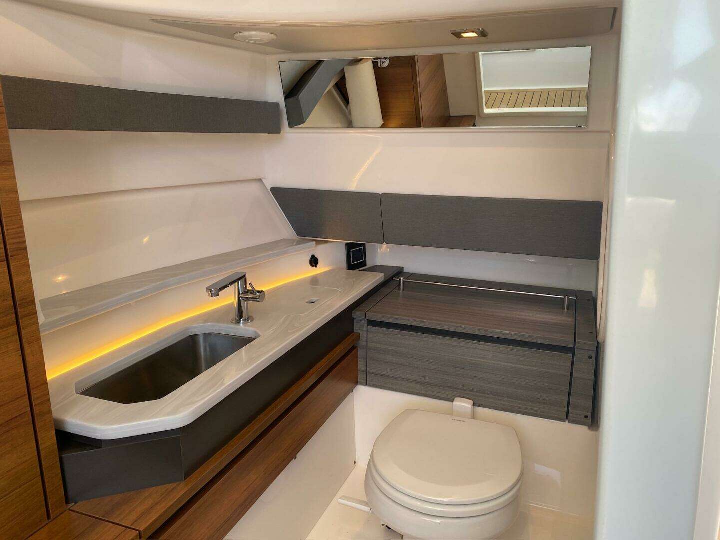 2019 Tiara Yachts 34LX - Image 32