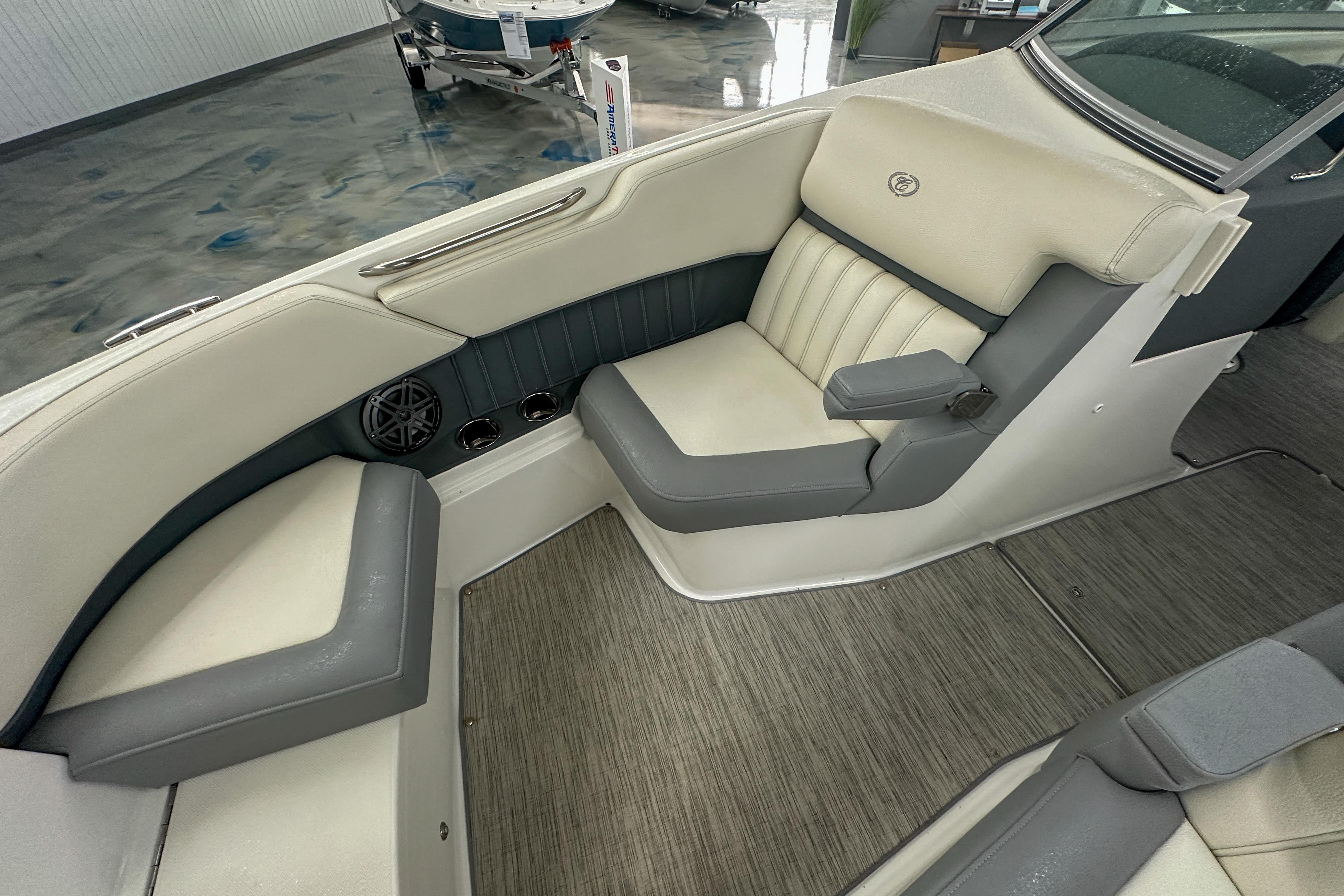 2022 Cobalt 25SC boat interior with gray and white seating, modern design.