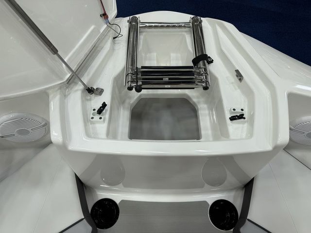 2026 Yamaha Boats AR220 - 23