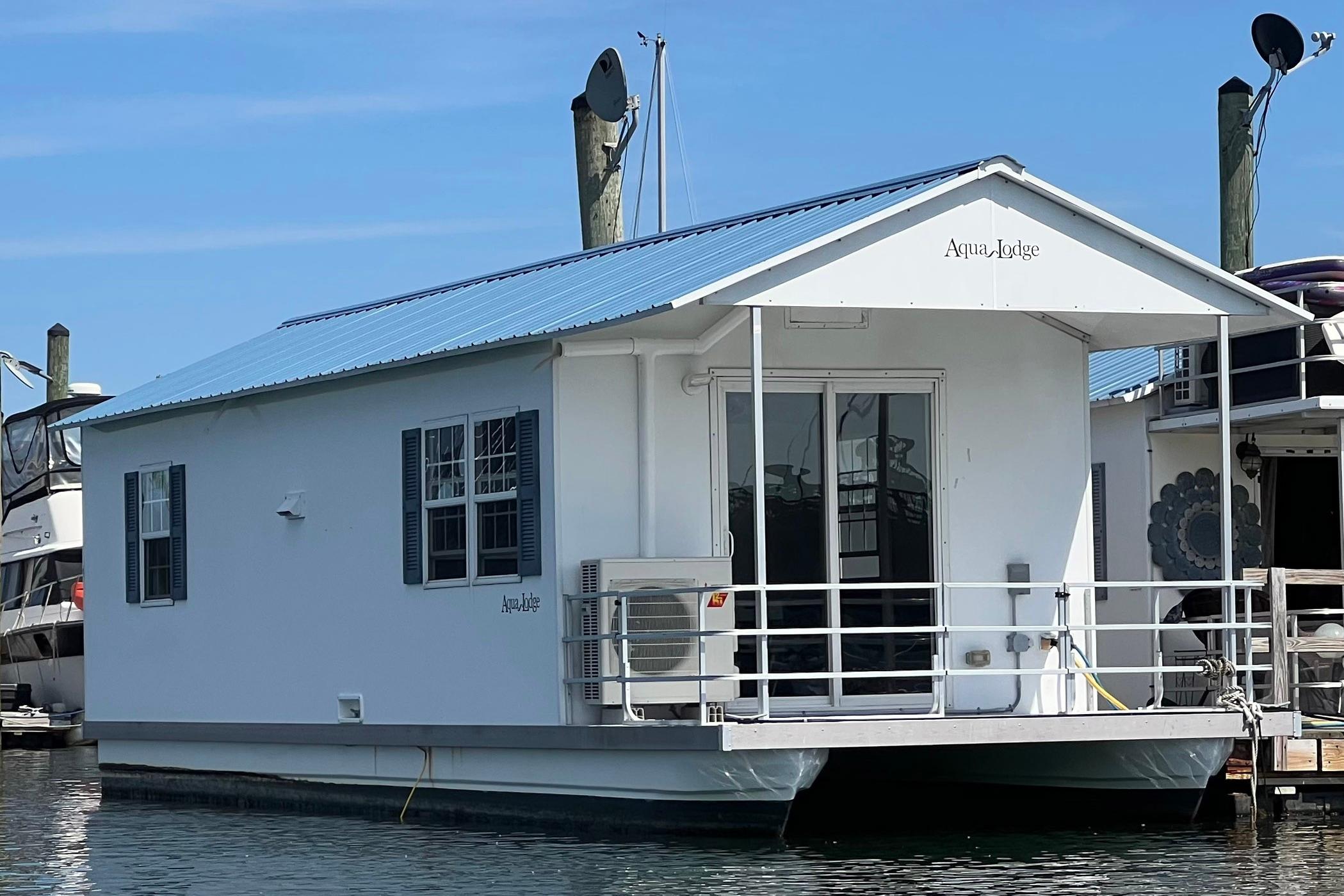2017 Catamaran Cruisers Aqualodge