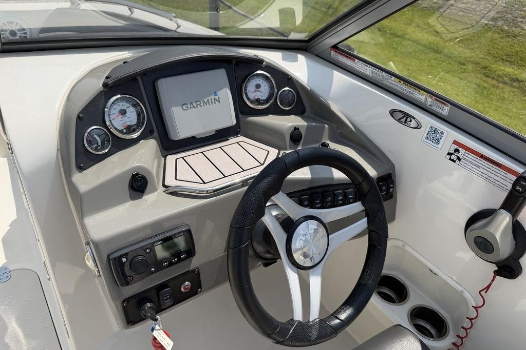 2019 Stingray 201 DS boat dashboard with Garmin display and steering wheel.