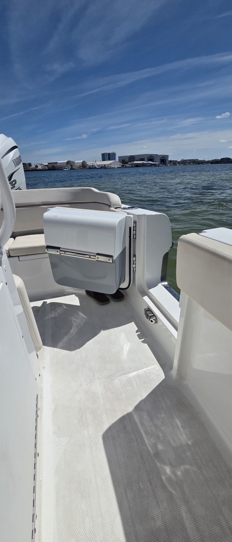 2021 Sea Hunt Escape 27 Center Console - Image 13