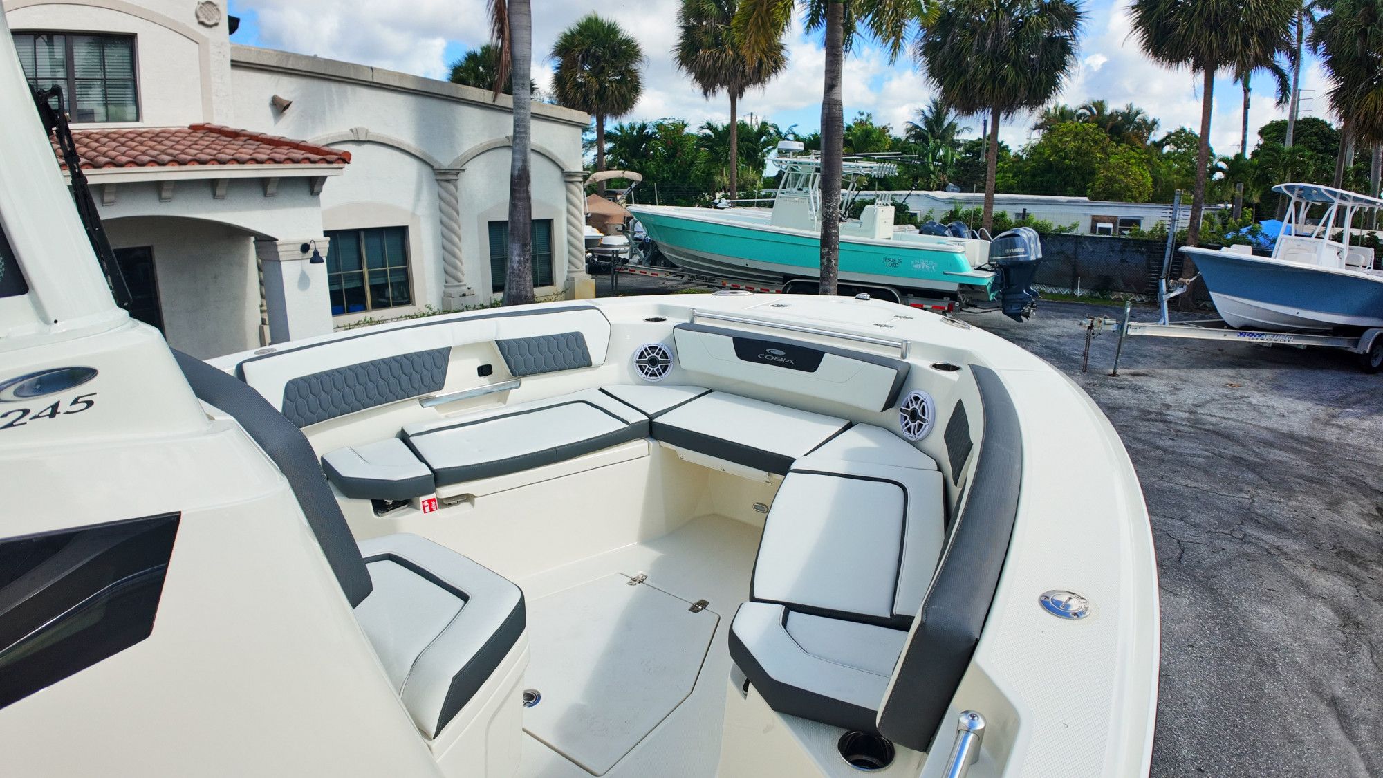 2027 Cobia 245 Center Console - 34