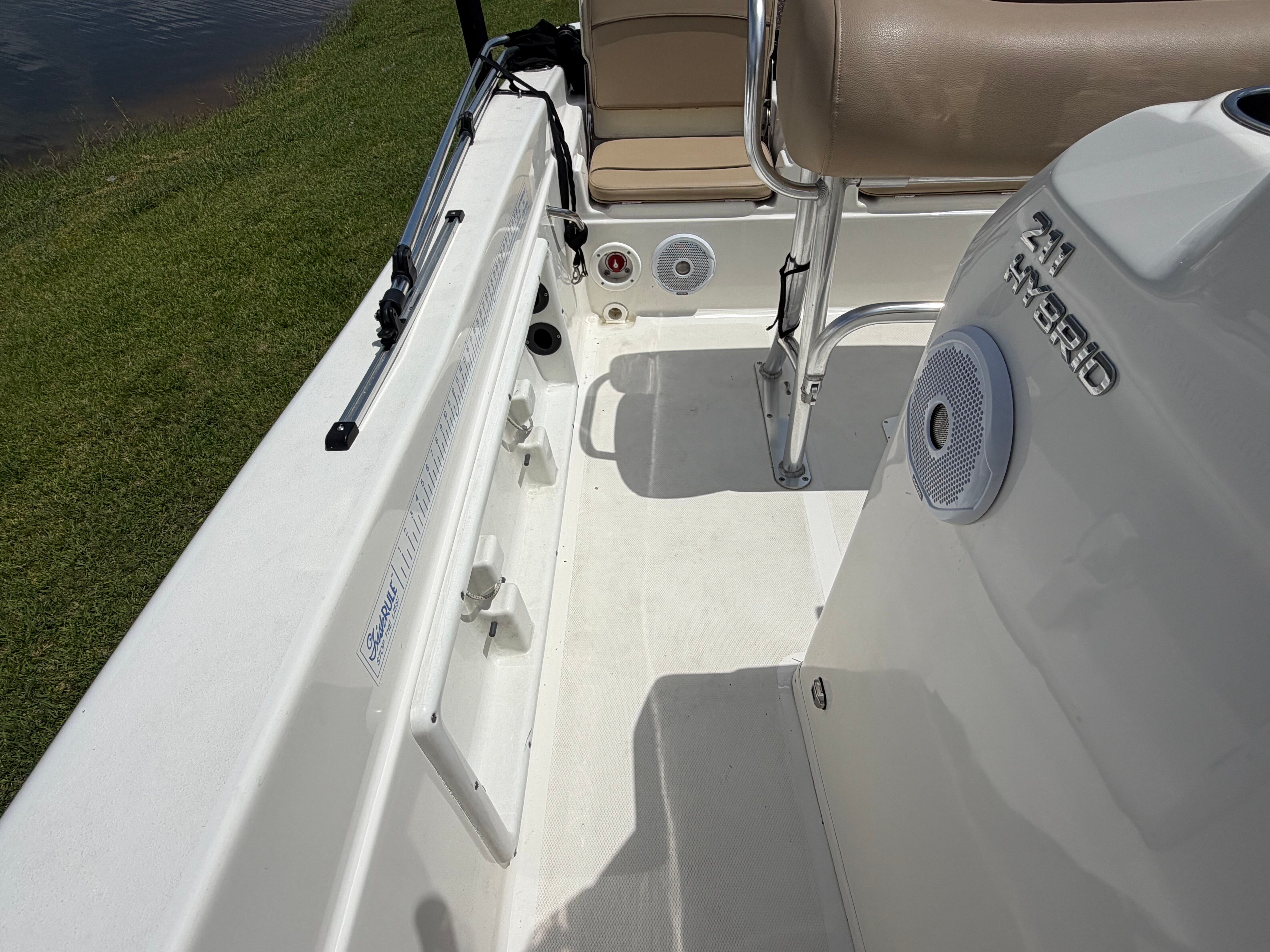 2020 NAUTICSTAR 211 HYBRID DLX - Image 12
