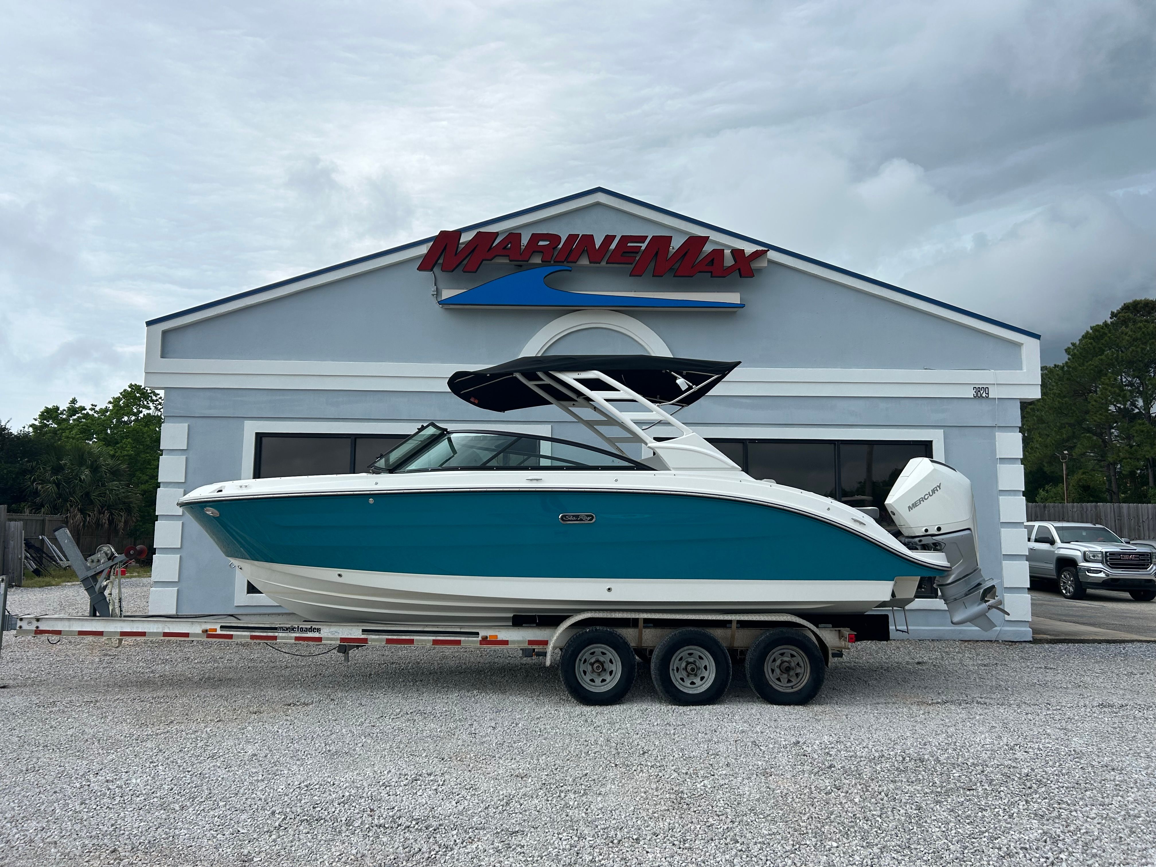 2026 Sea Ray SDX 250 Outboard