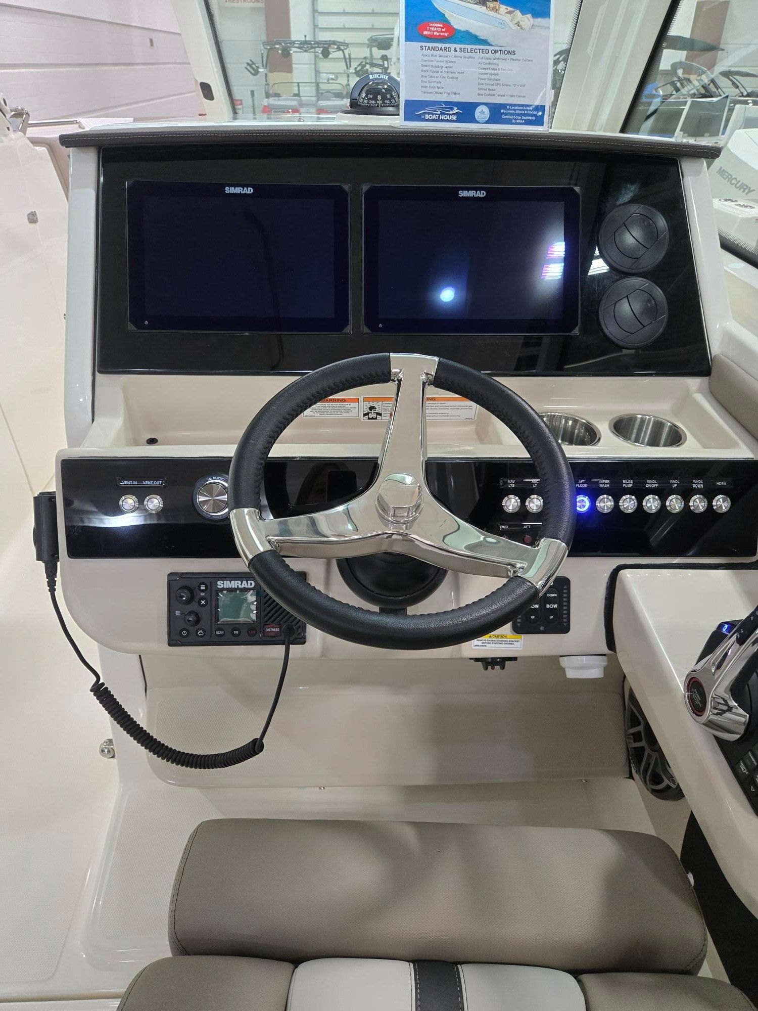 2026 Boston Whaler 330 Vantage - 27