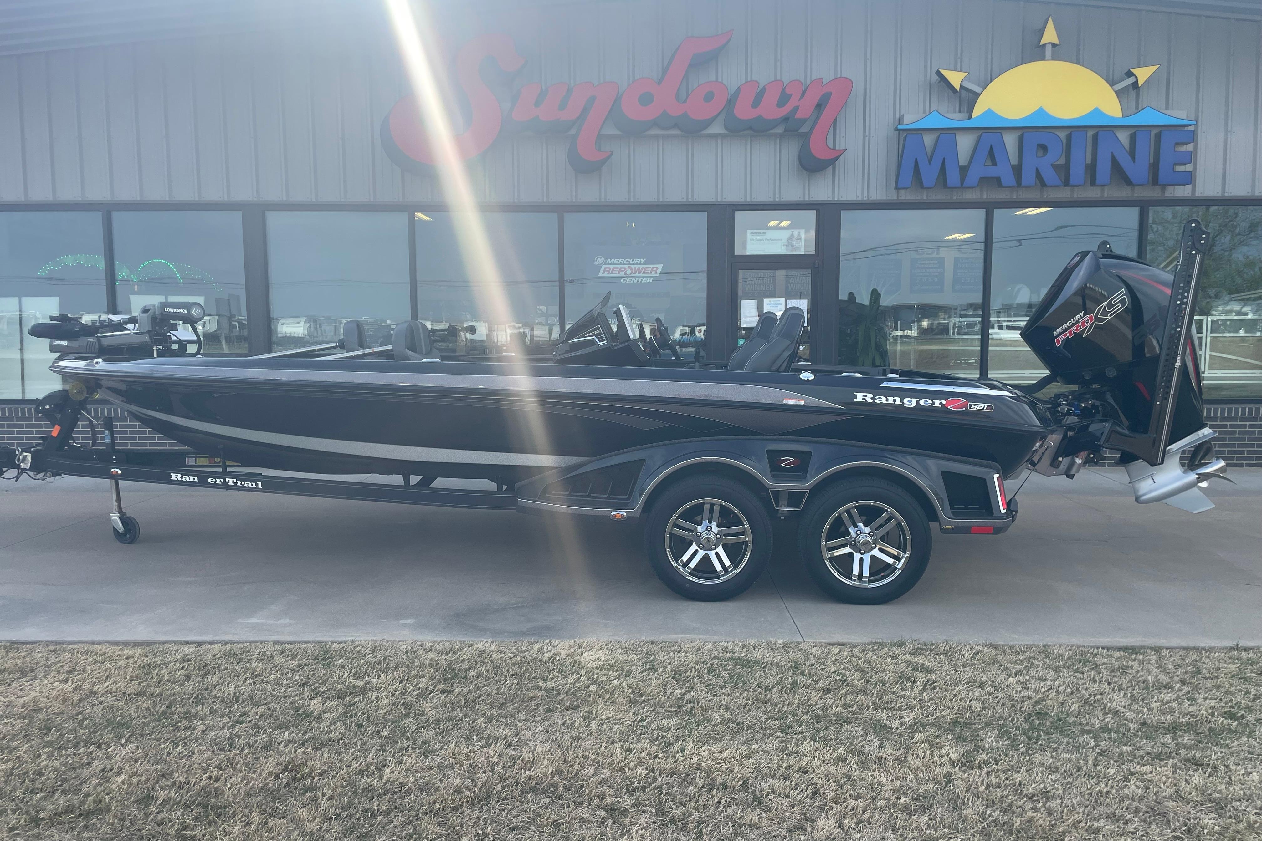 2023 Ranger Z521R boat displayed at Sundown Marine dealership.