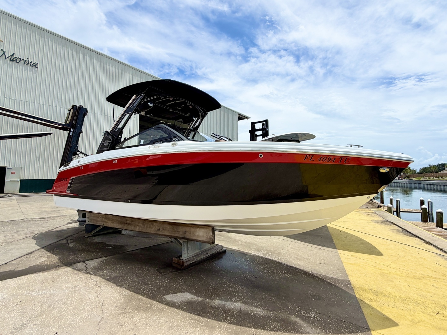 2024 Cobalt R8 Surf - Image 6