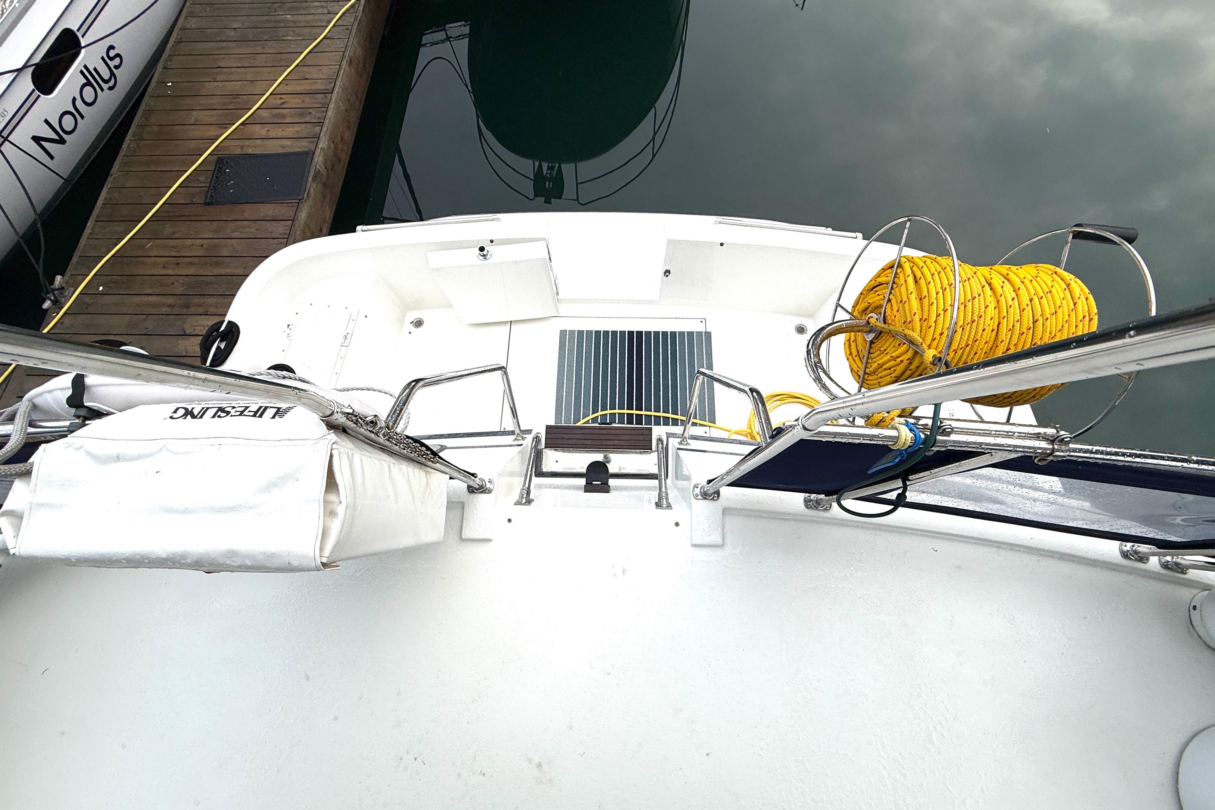 1994 Tollycraft 45 Cockpit Motor Yacht deck with yellow rope and dock view.