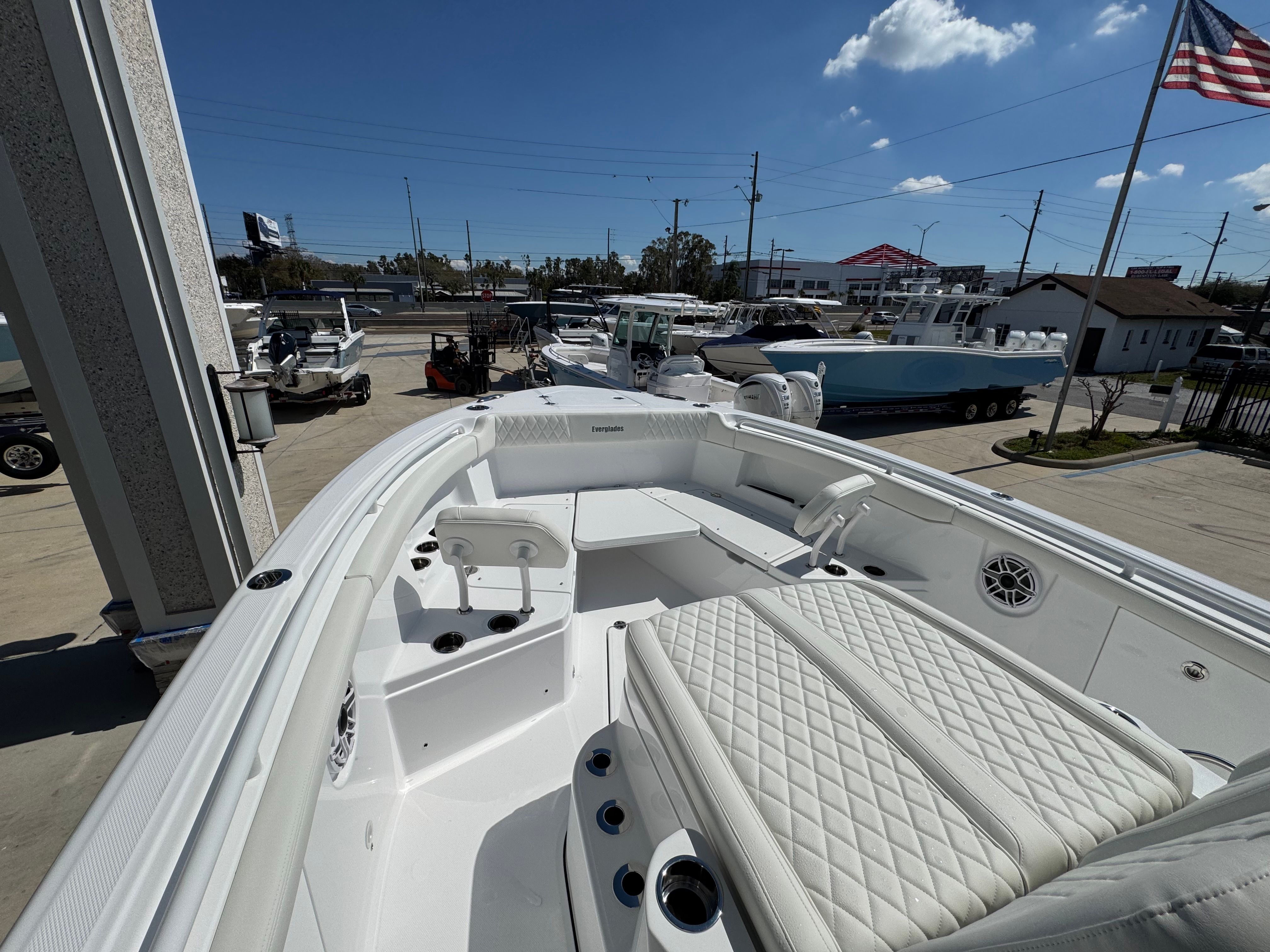 2025 EVERGLADES 315 CC - Image 16