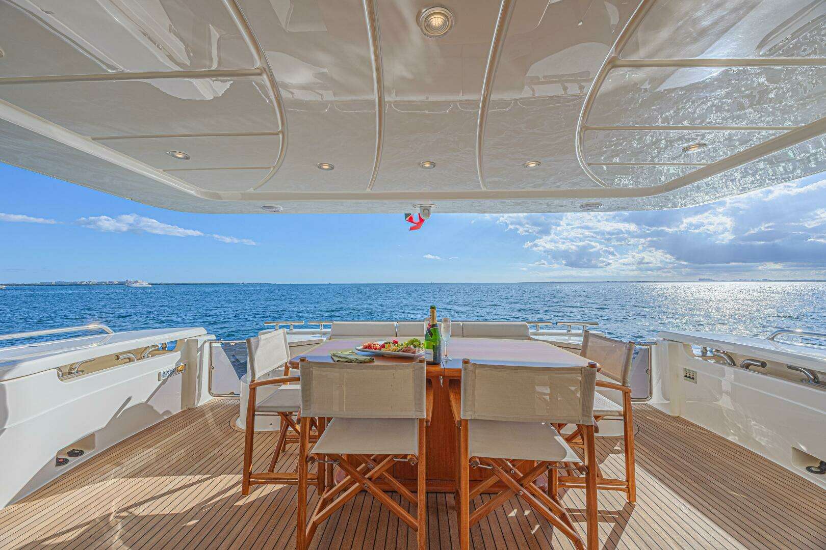 2011 Ferretti Yachts 830 - Image 39
