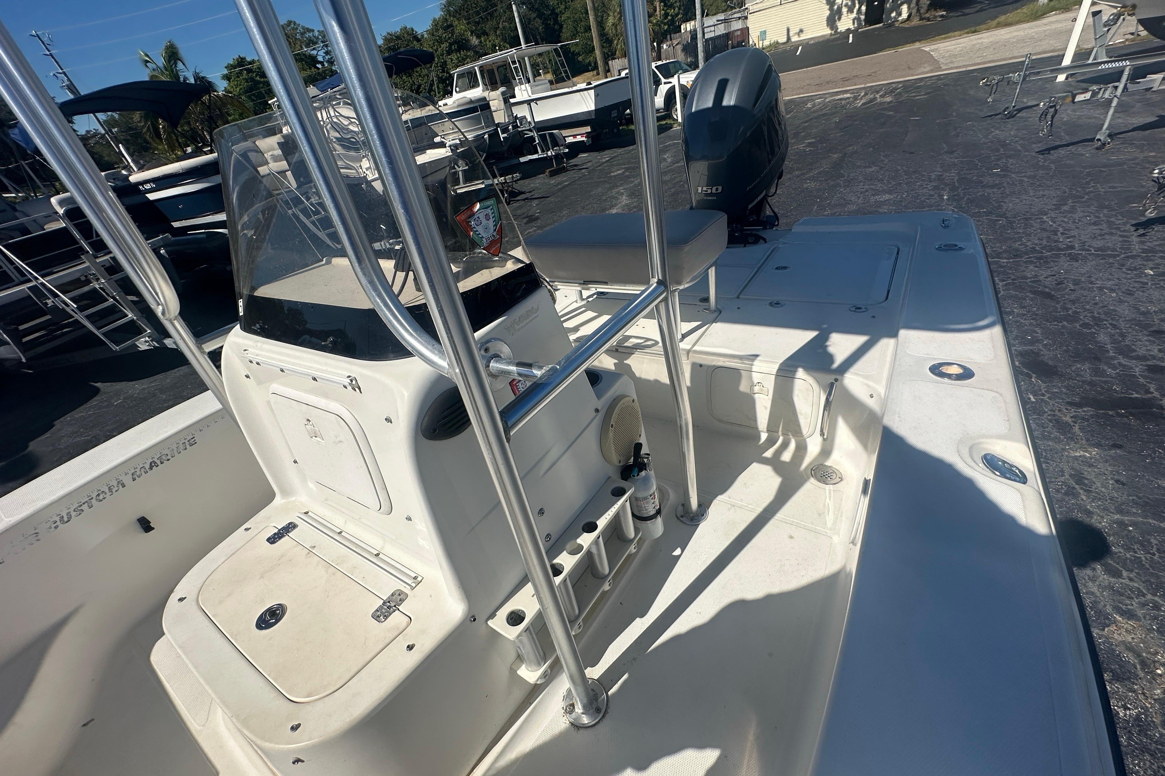 2003 Hydra-Sports 19 Bay Bolt boat interior with seating and console.