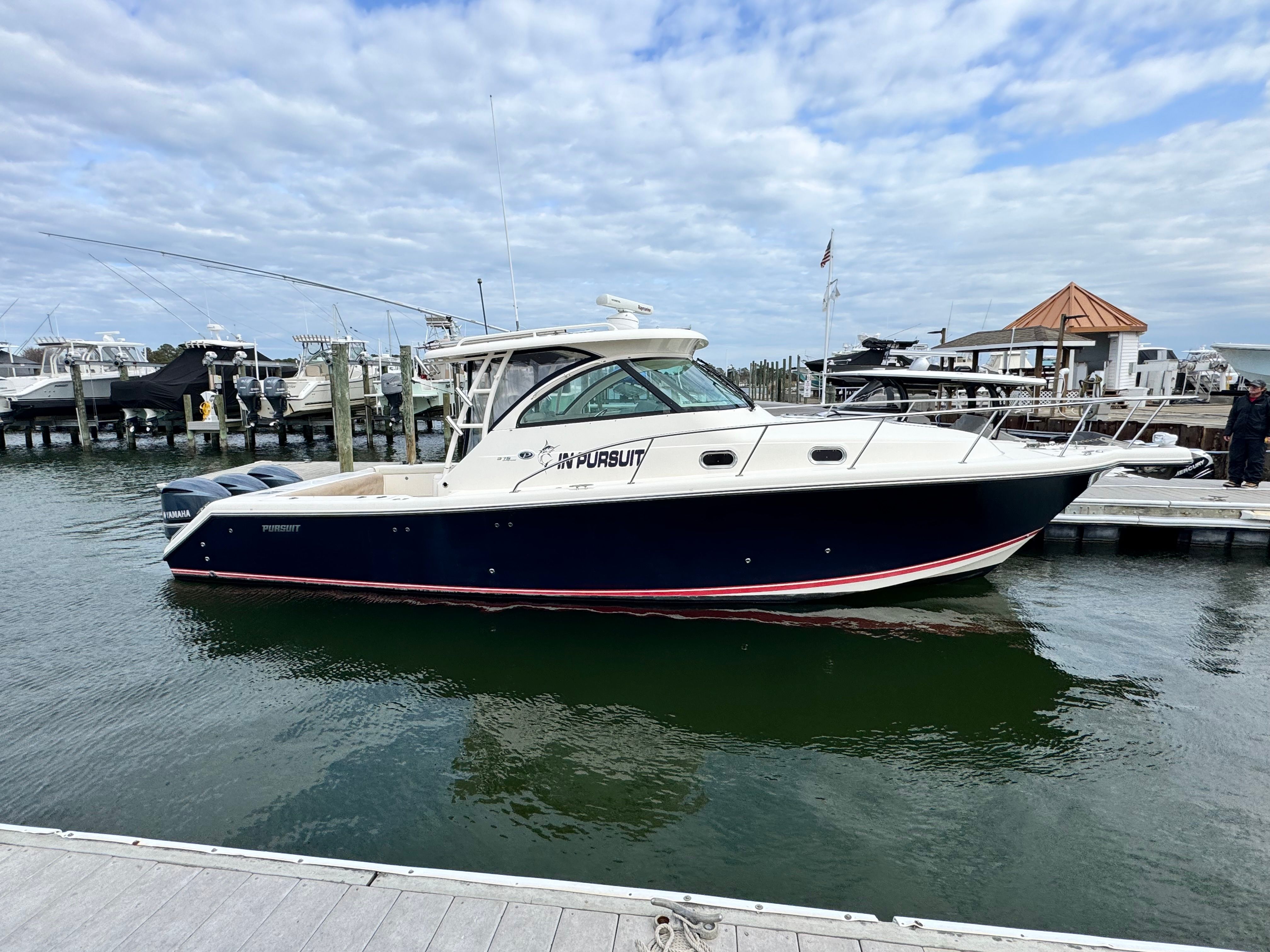 2011 Pursuit OS 375 Offshore