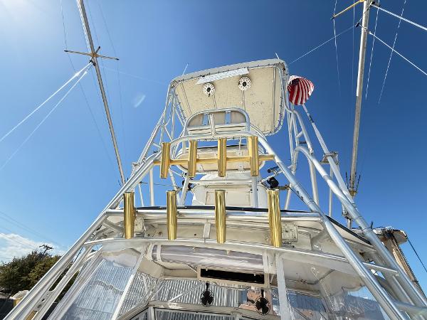 2001 Albemarle 280 Express Sport Fisherman boat with tower against clear blue sky.
