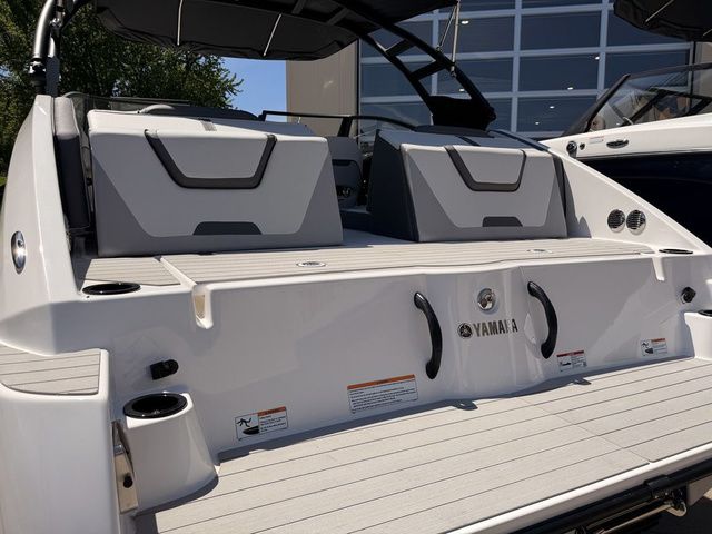 2026 Yamaha Boats AR220 - 4