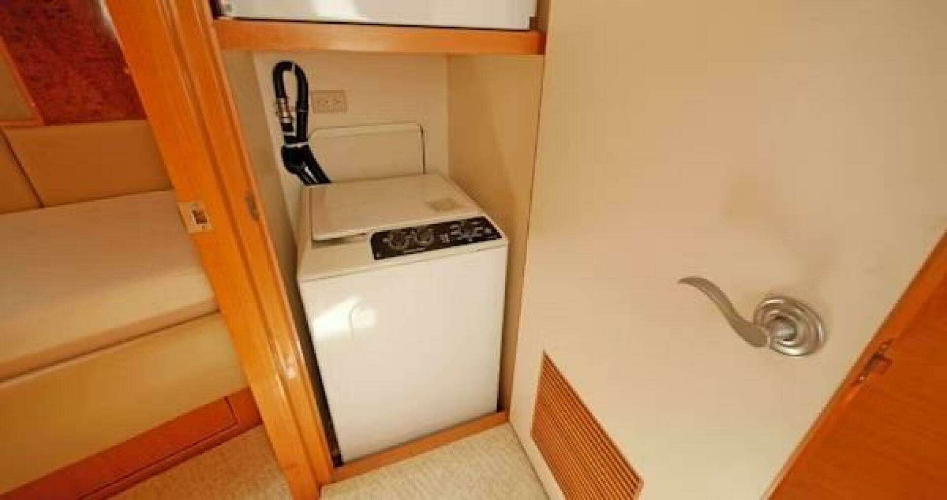 2004 McKinna Pilothouse - Image 32