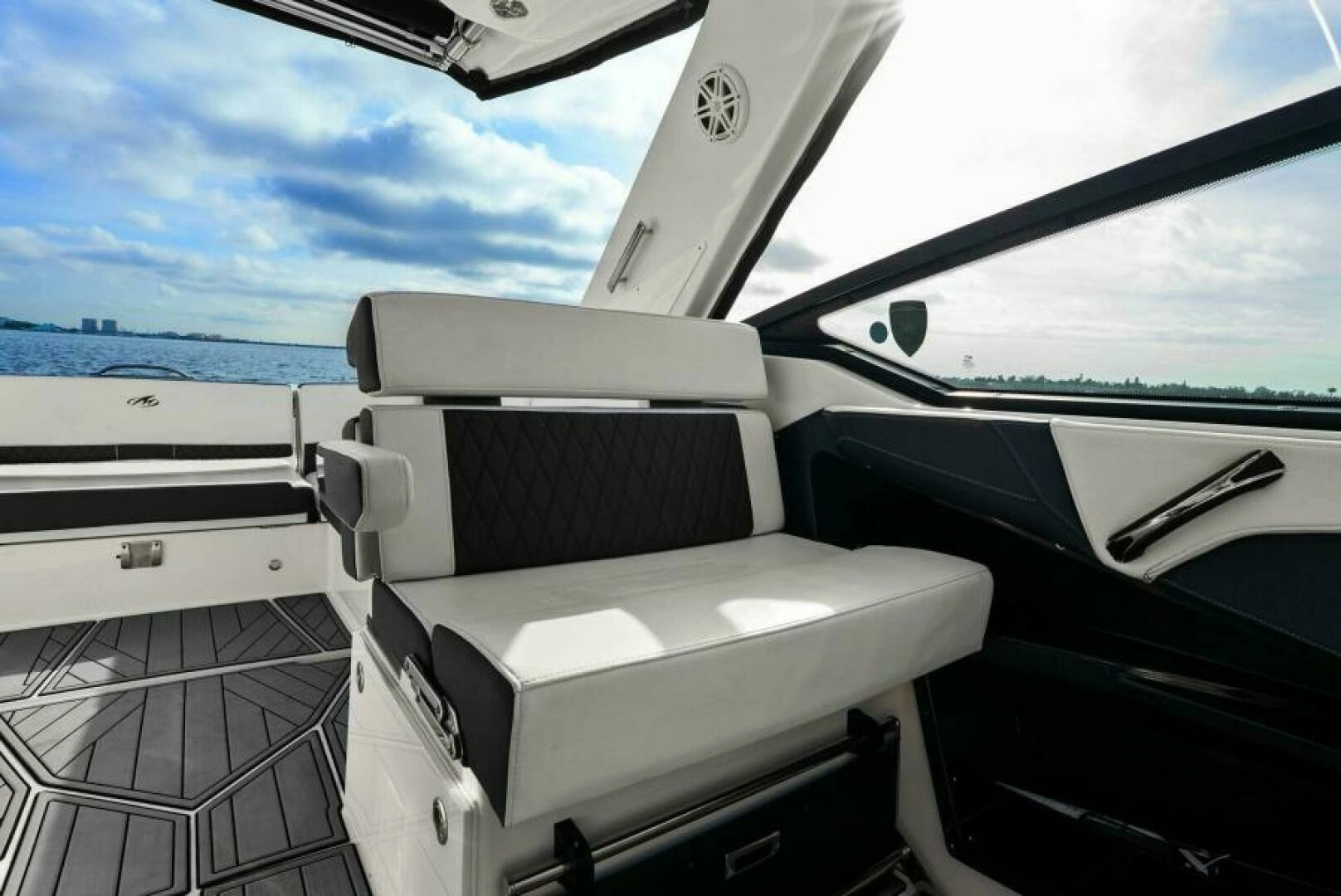 2023 Monterey 385 SS - Image 18