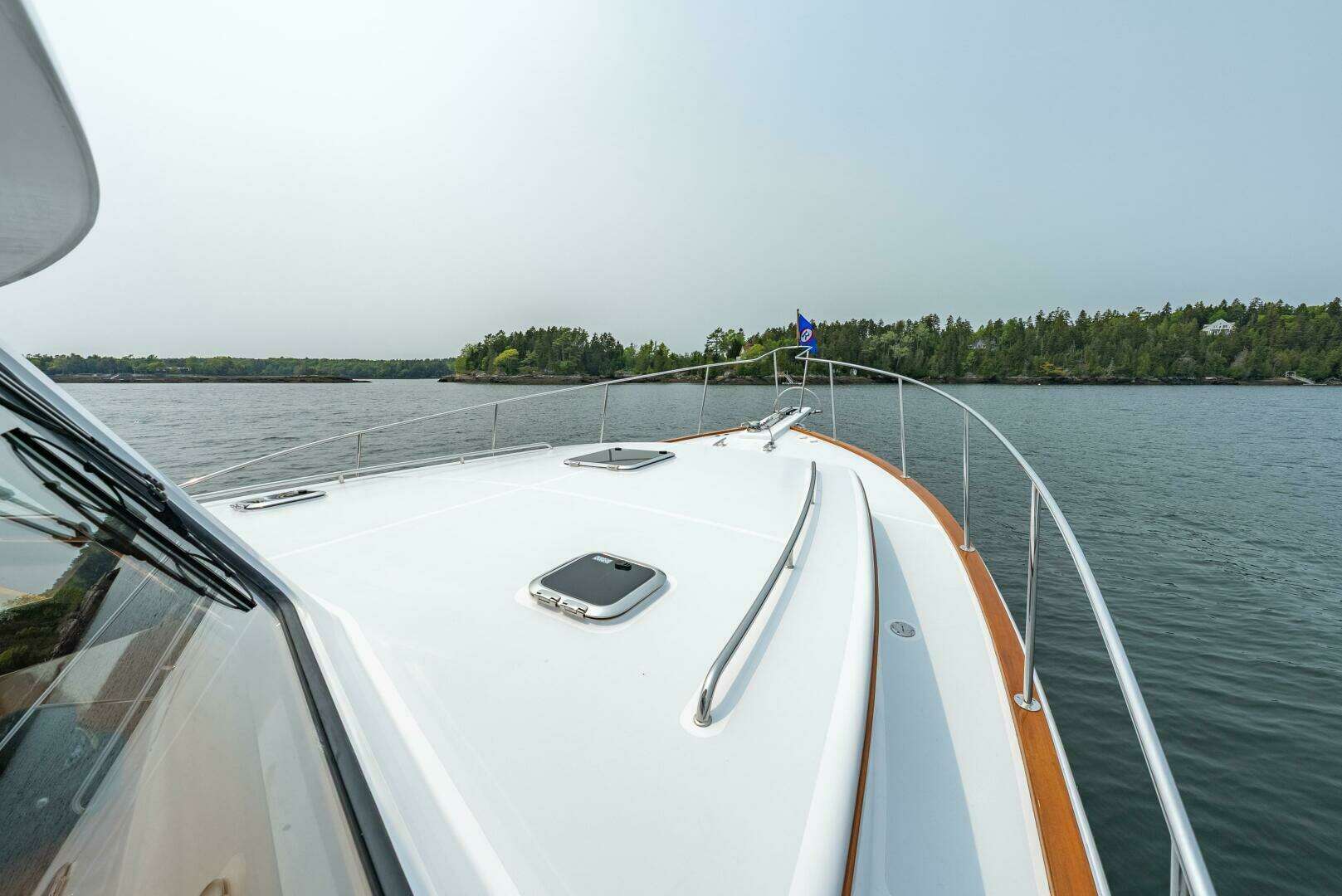2019 Lowell Flybridge - Image 37
