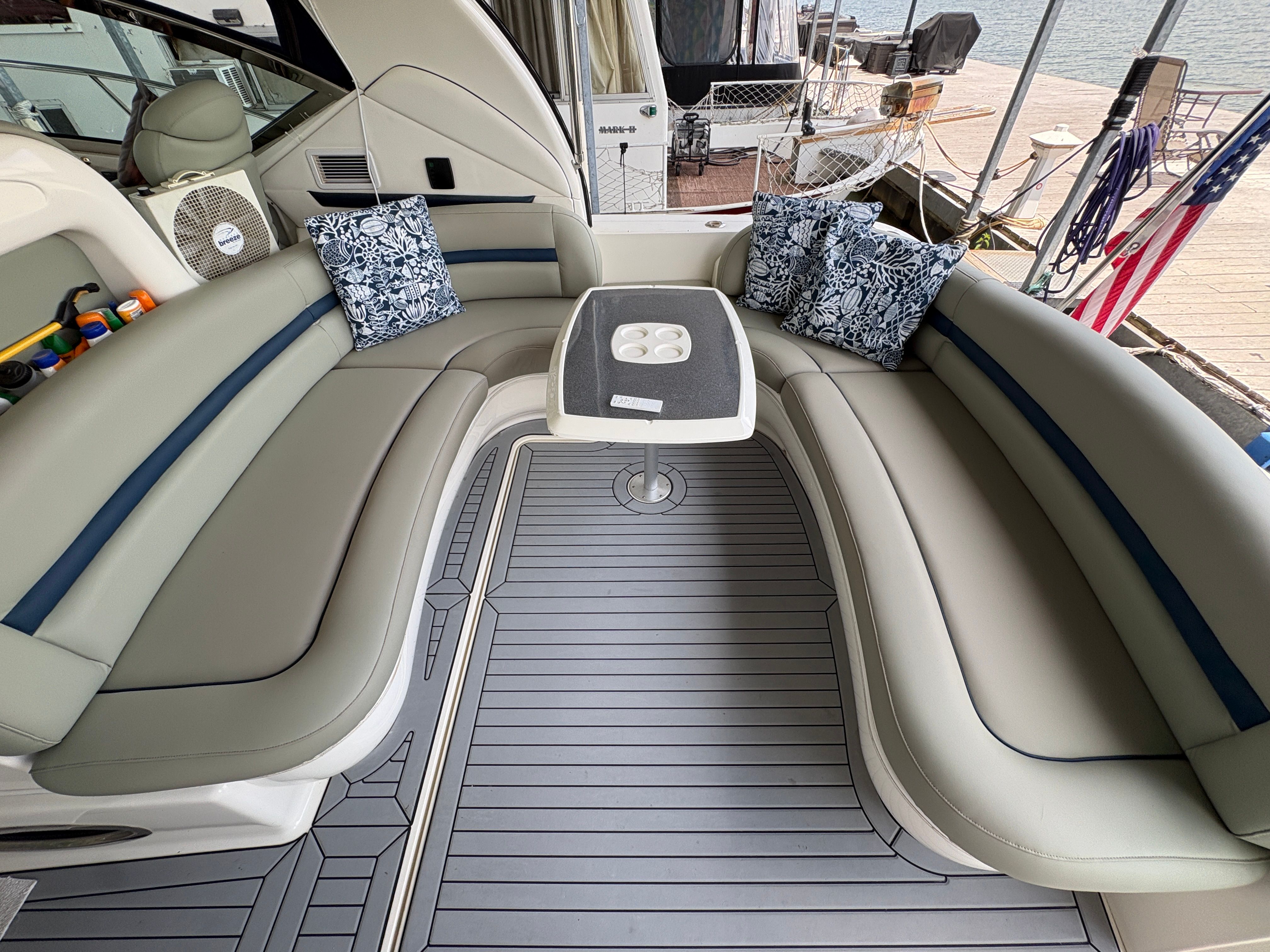 Interior of a 2005 Sea Ray 420 Sundancer yacht.