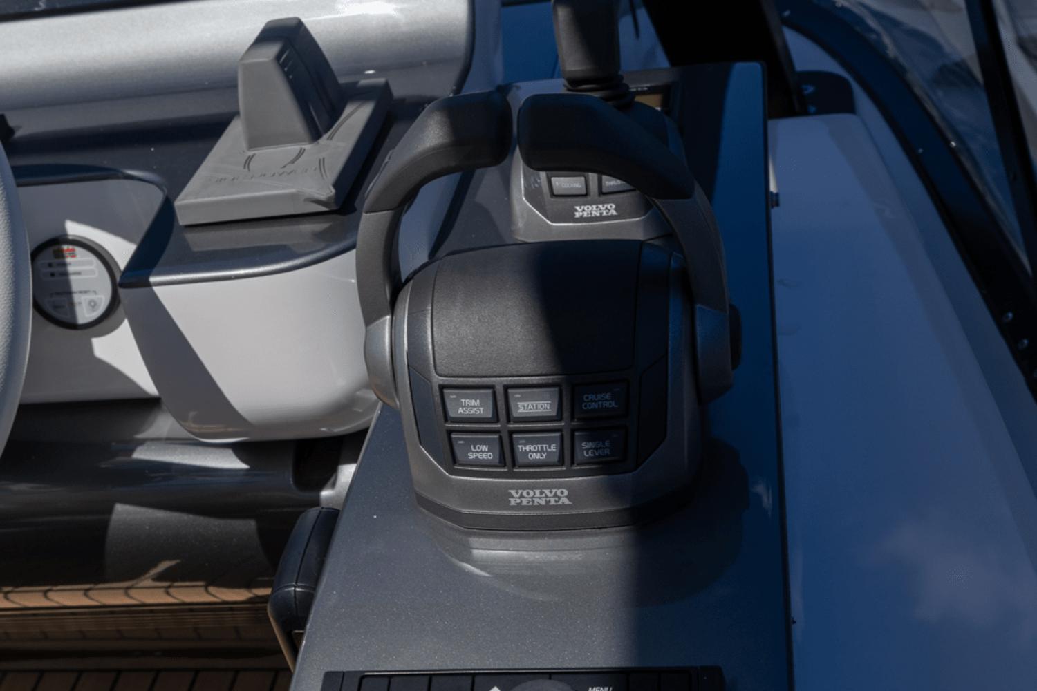 2025 Azimut Fly 68 - 50