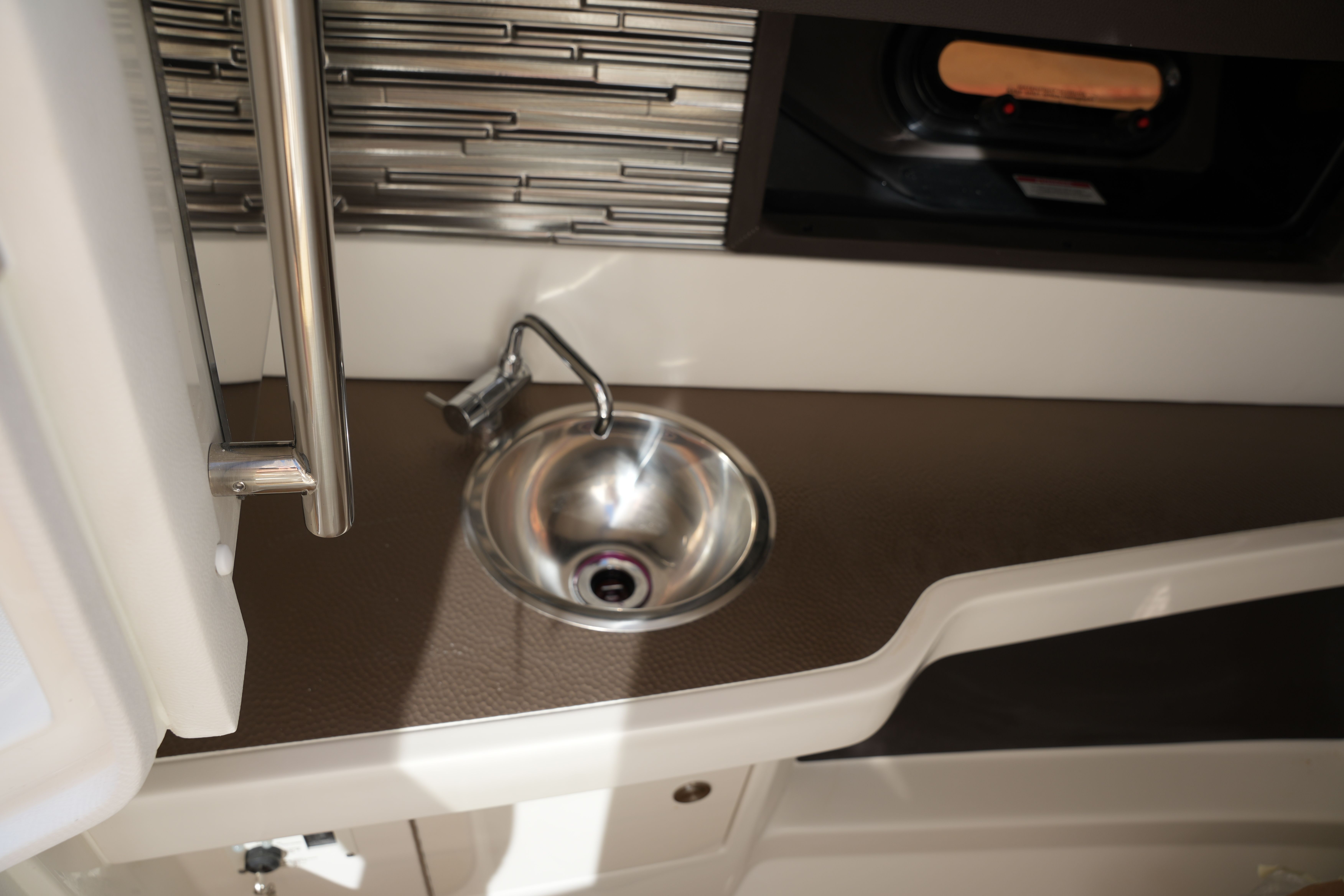 2026 Sea Ray SLX 310 - 33