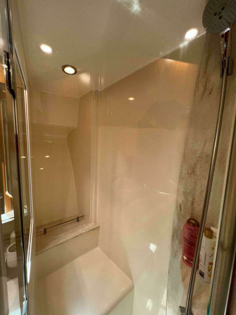 2015 Tiara Yachts 48 Convertible - Image 44