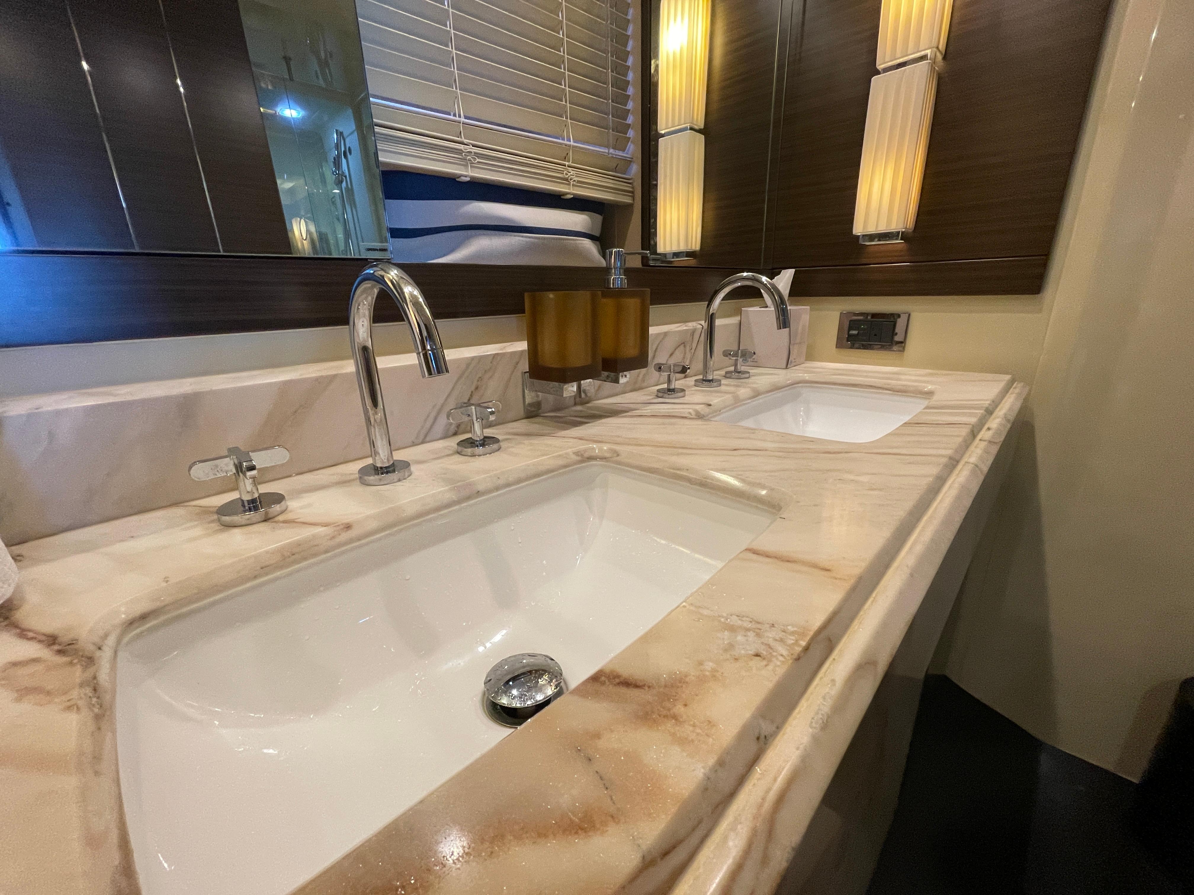 2014 Azimut 70 - 62