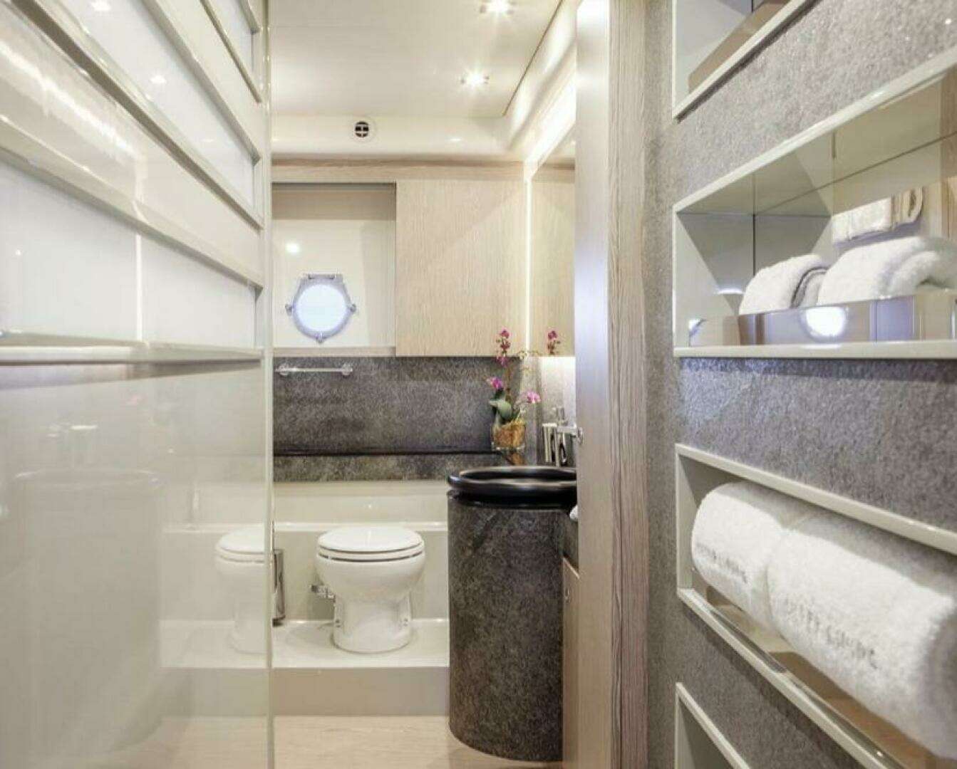 2018 Ferretti Yachts — - Image 33