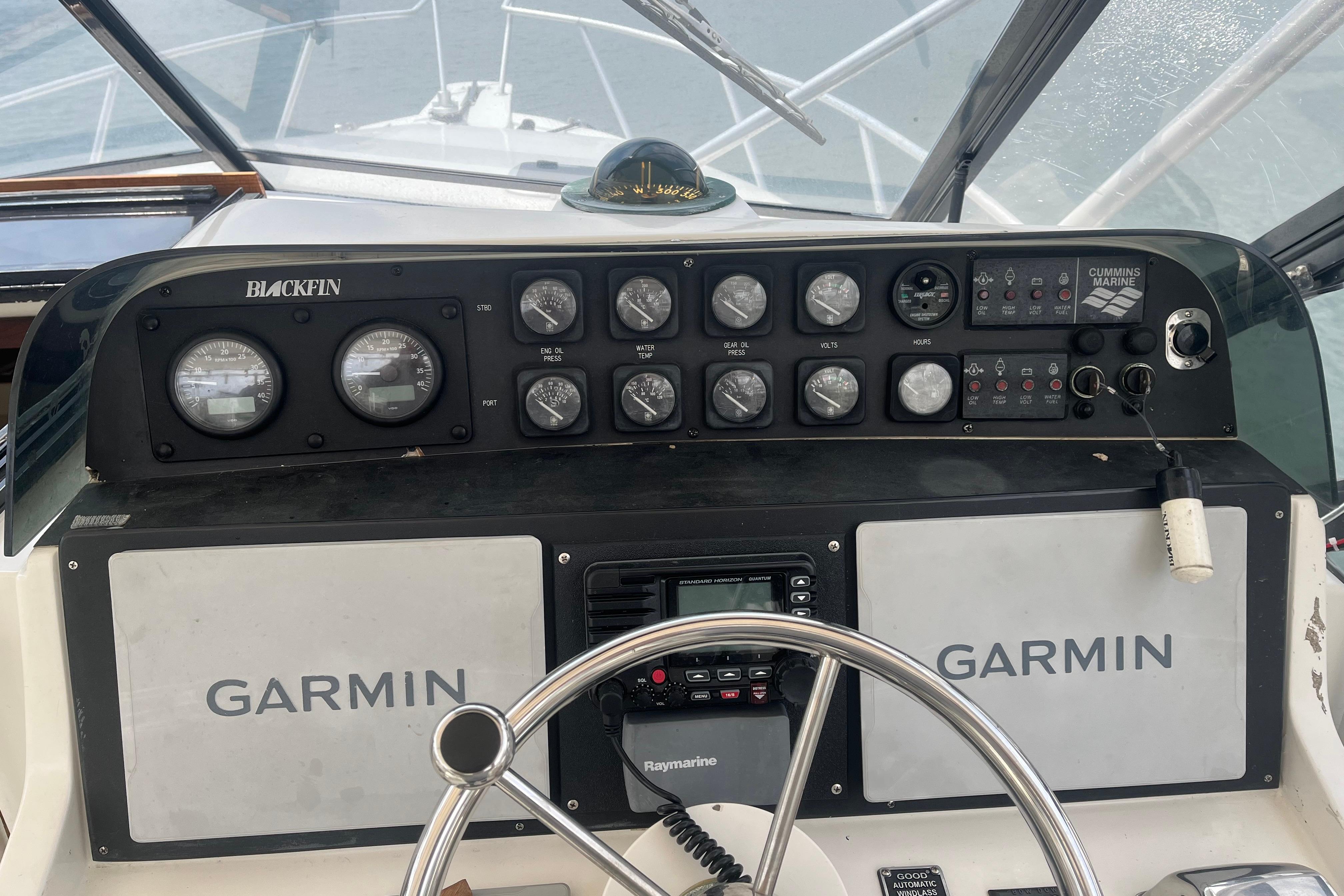1989 Blackfin 31 Combi boat dashboard with Garmin navigation and Cummins Marine controls.