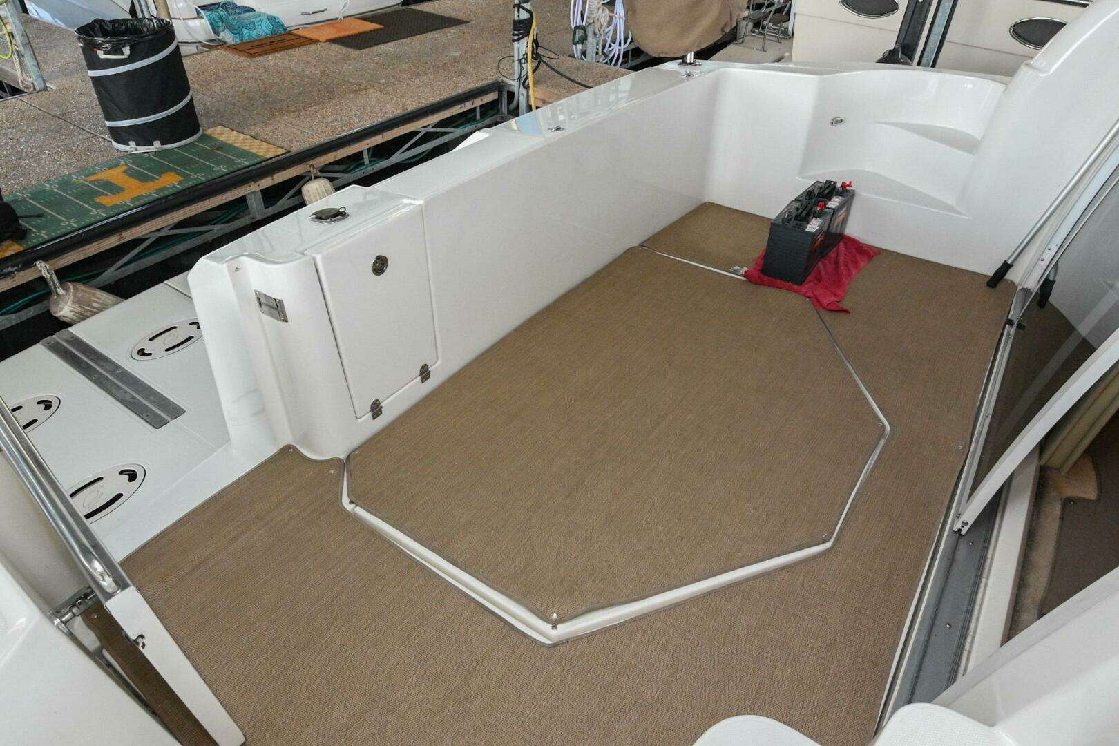 2002 Cruisers Yachts 5000 Sedan Sport - Image 17