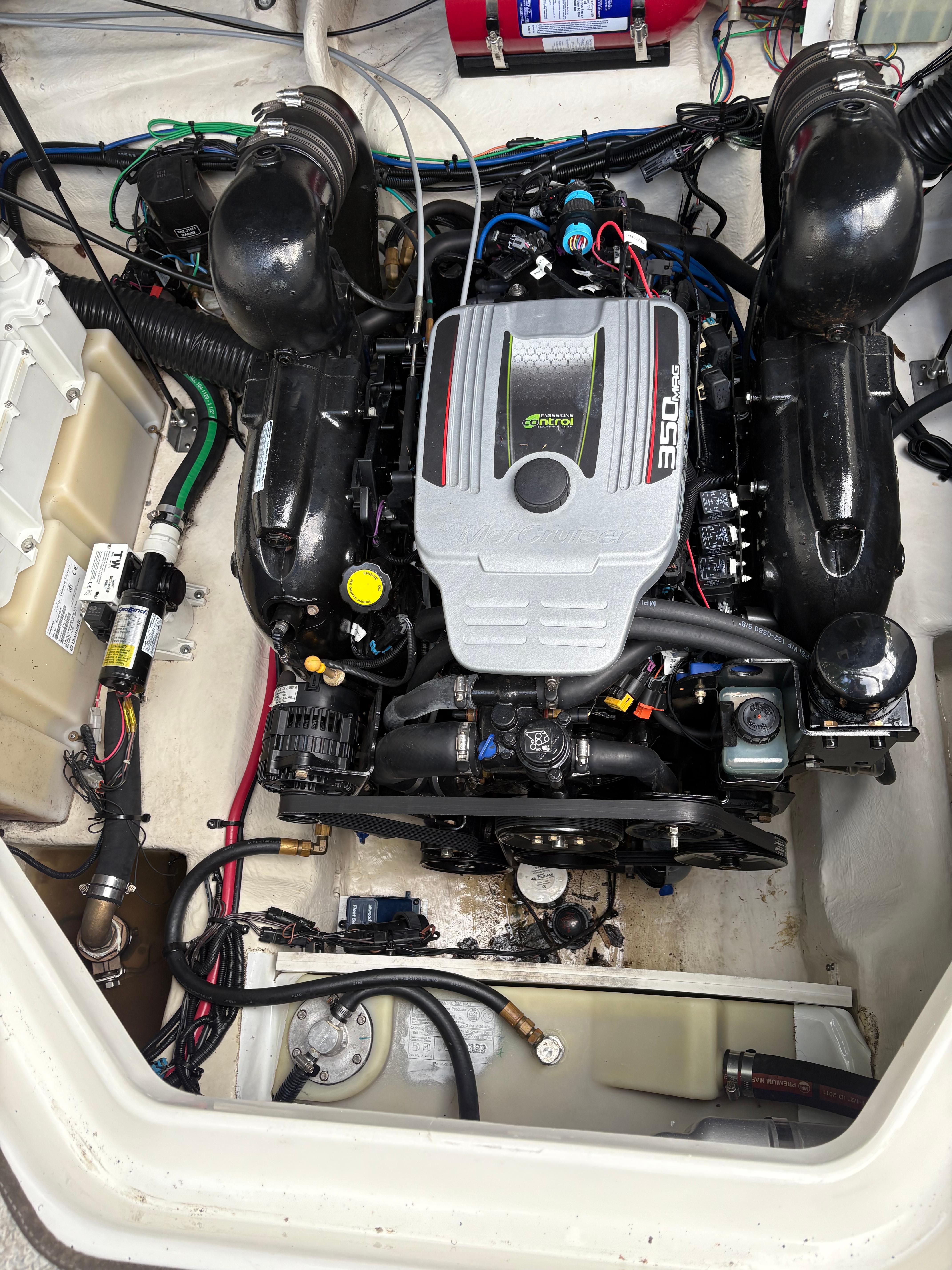 2013 Sea Ray 240 Sundancer - 13