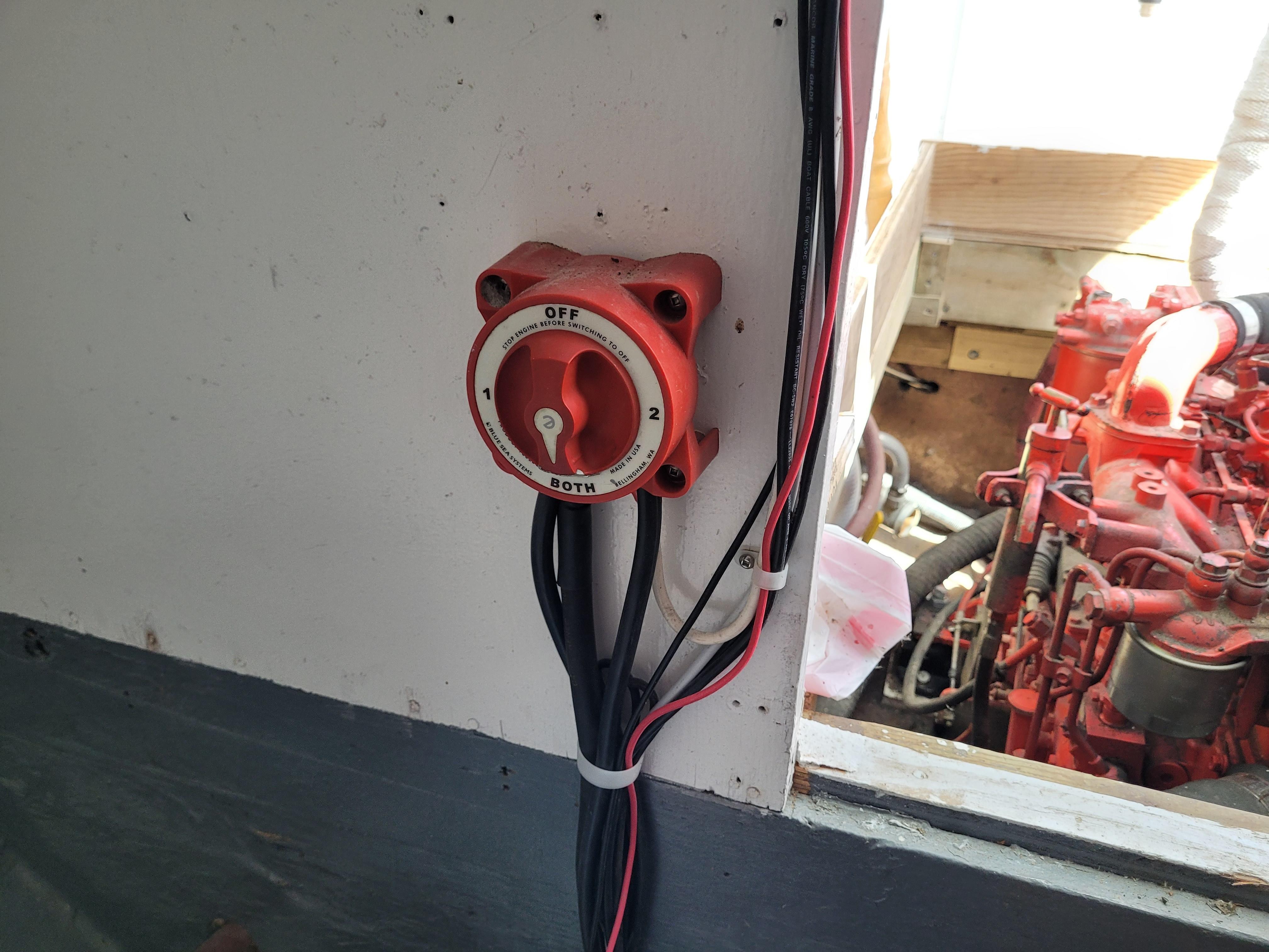 Battery switch and engine wiring in 2022 Custom Dana Hunter Cape Island 28 boat.