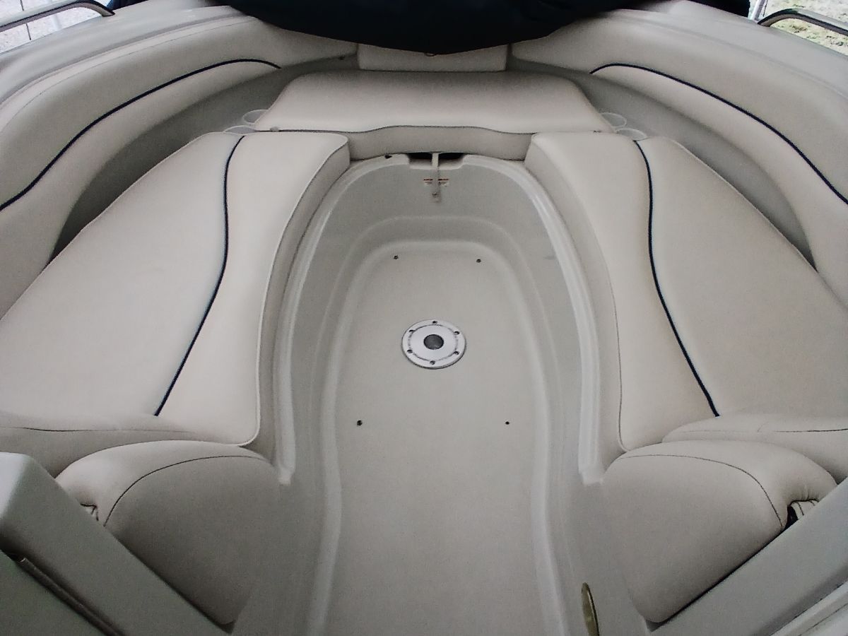 Crownline 220 EX 2005: Spacious bow area with cushioned seating and a central drain.