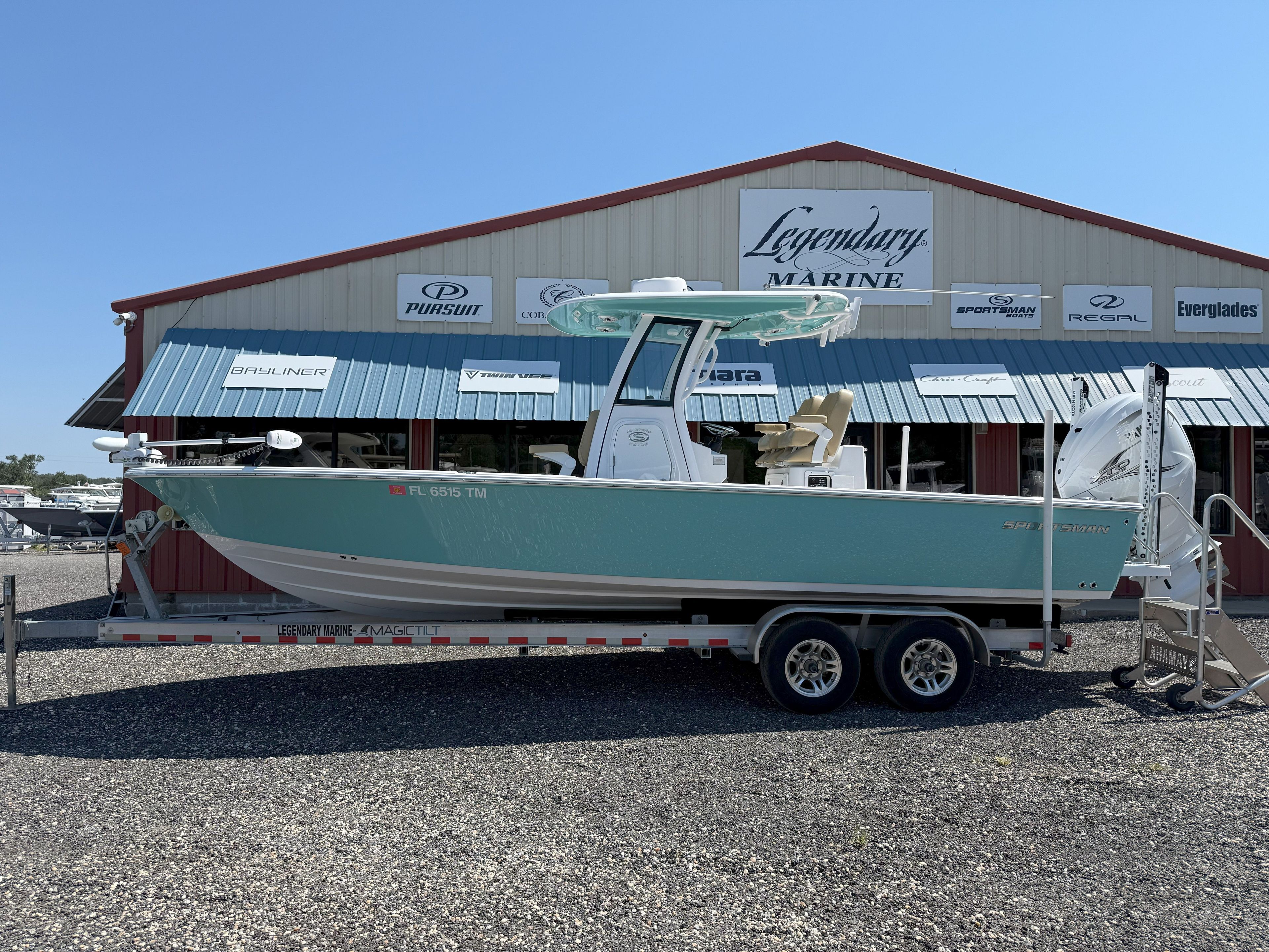 2023 Sportsman Masters 267OE Bay Boat
