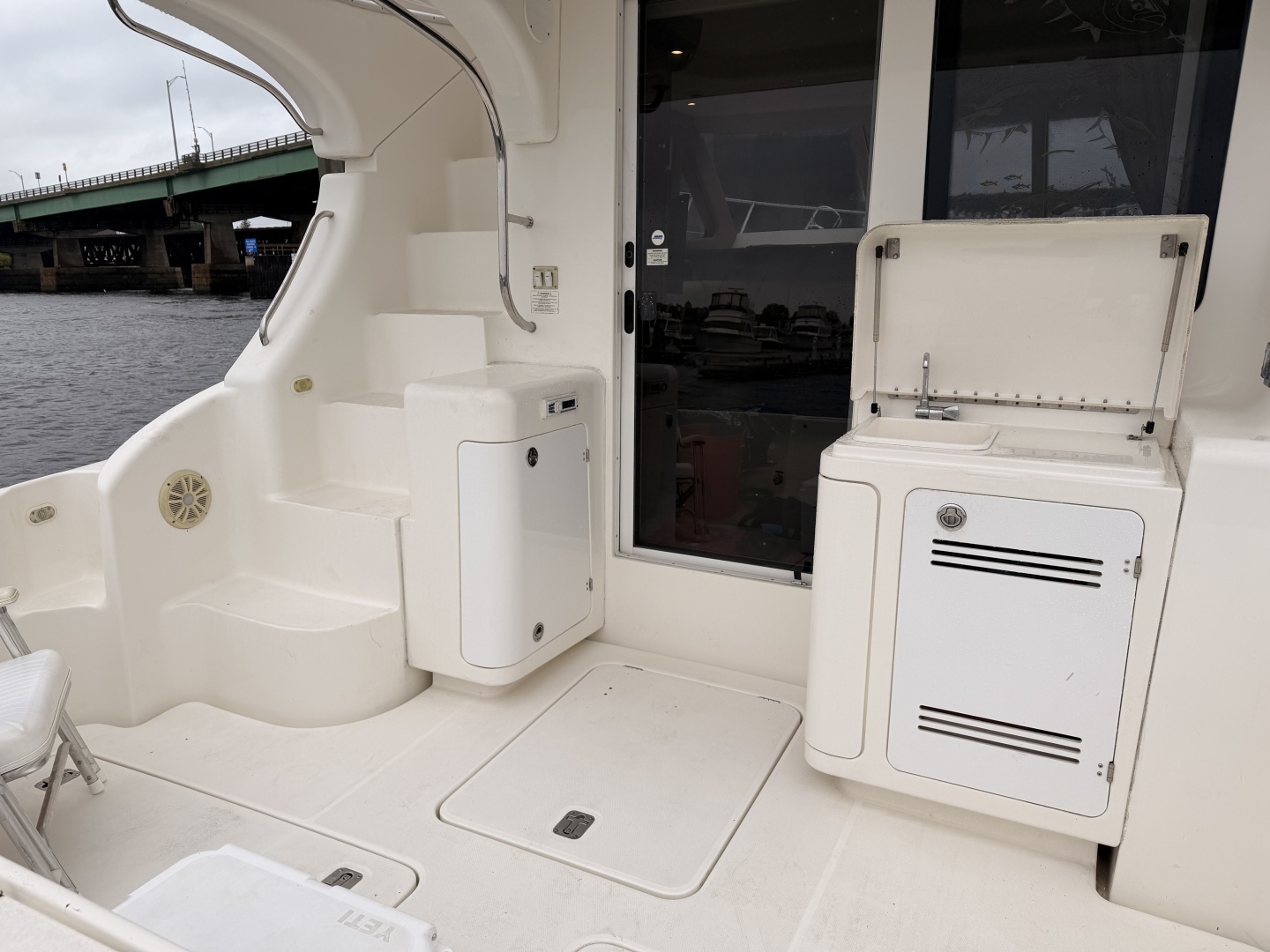 2006 Silverton 38 Convertible - Image 10
