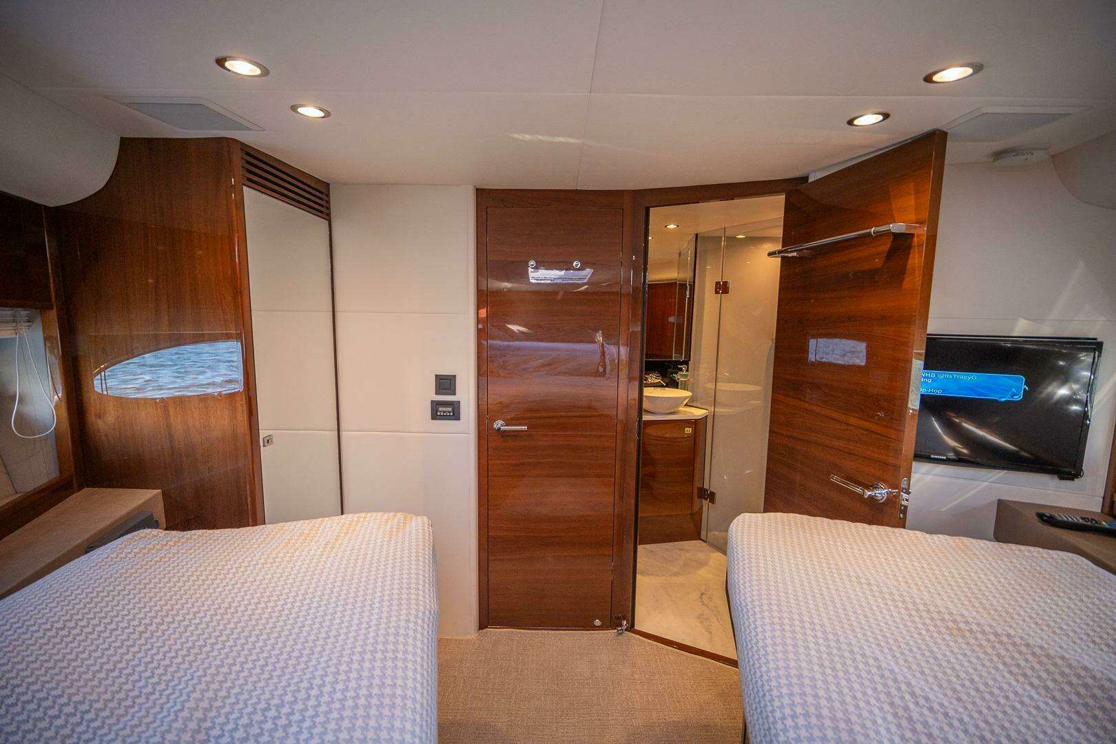 2016 Princess V48 - Image 31