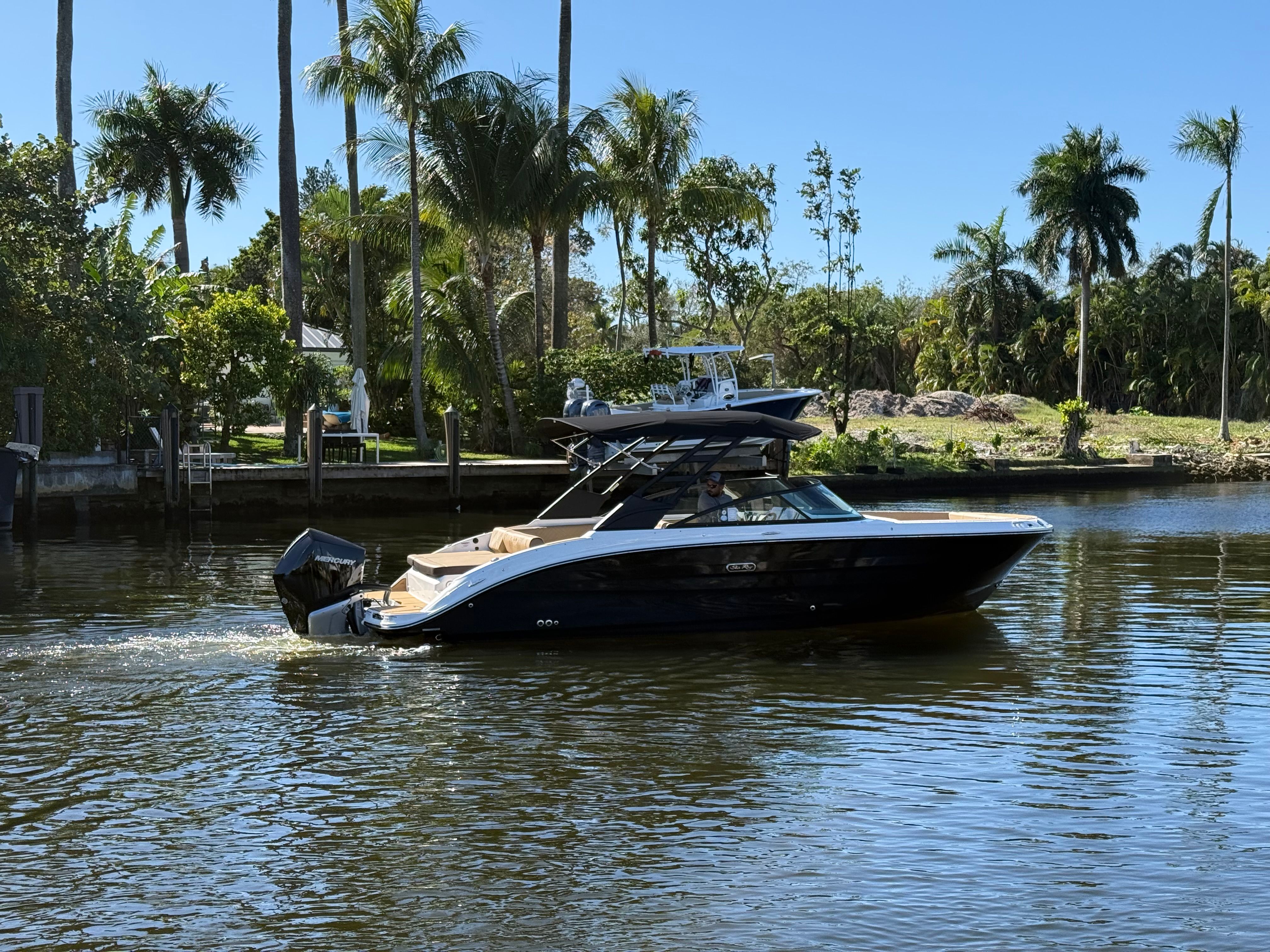 2026 Sea Ray SDX 270 Outboard - 2