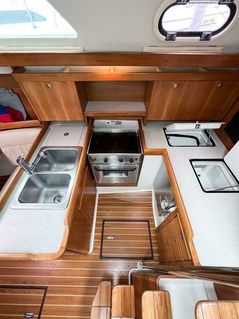 2007 Catalina 350 MK II - Image 21