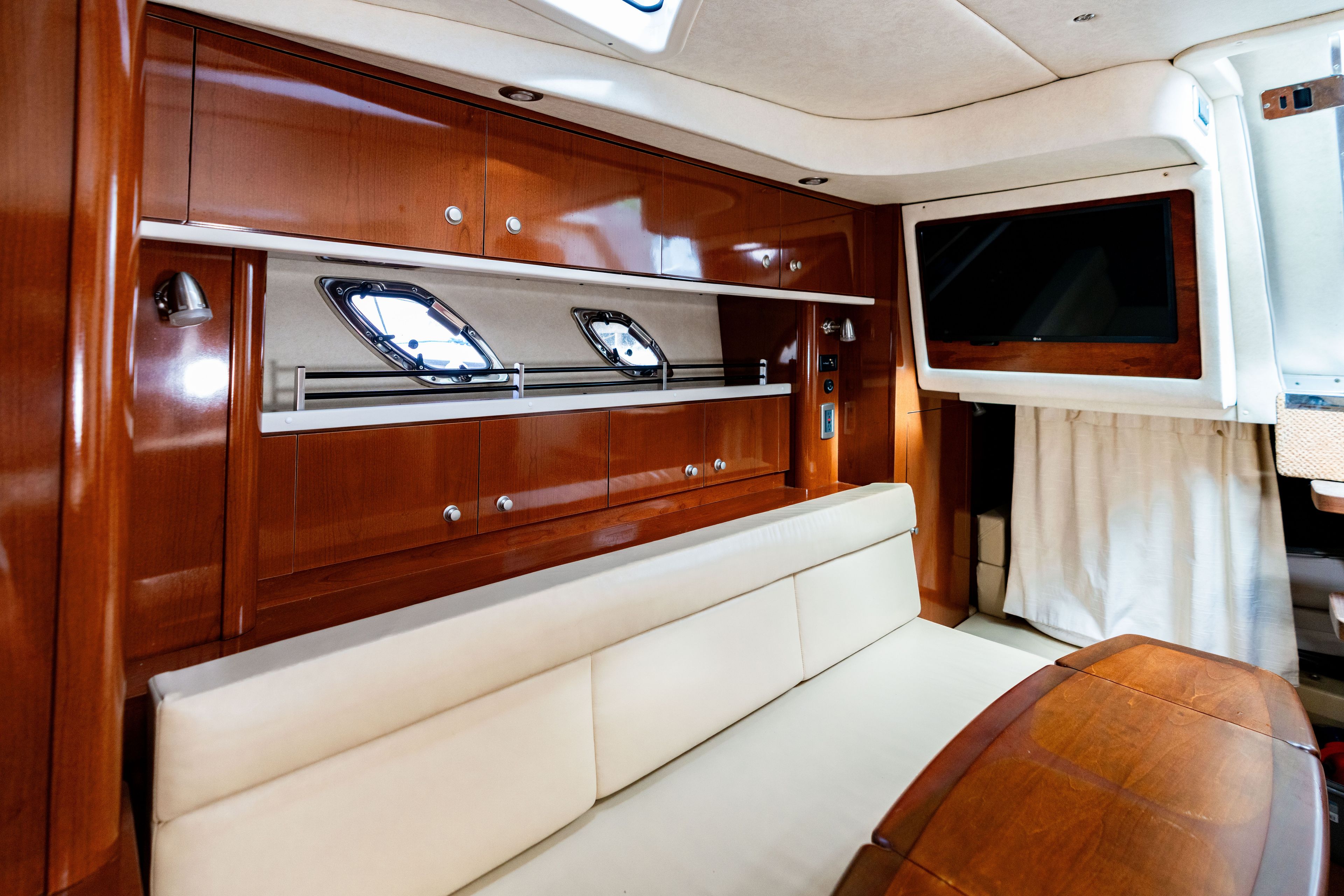 2010 Sea Ray Sundancer 330 - 53