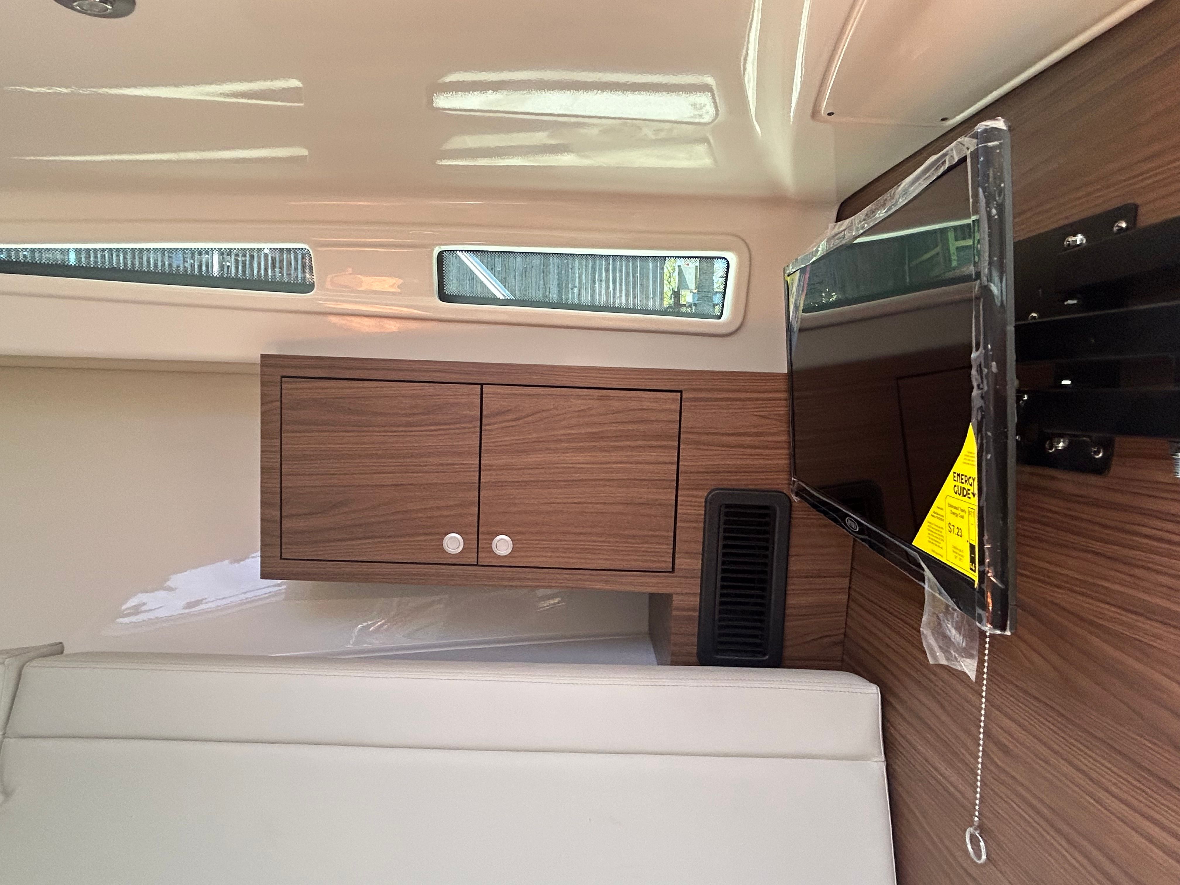 2026 Boston Whaler 325 Conquest - 33