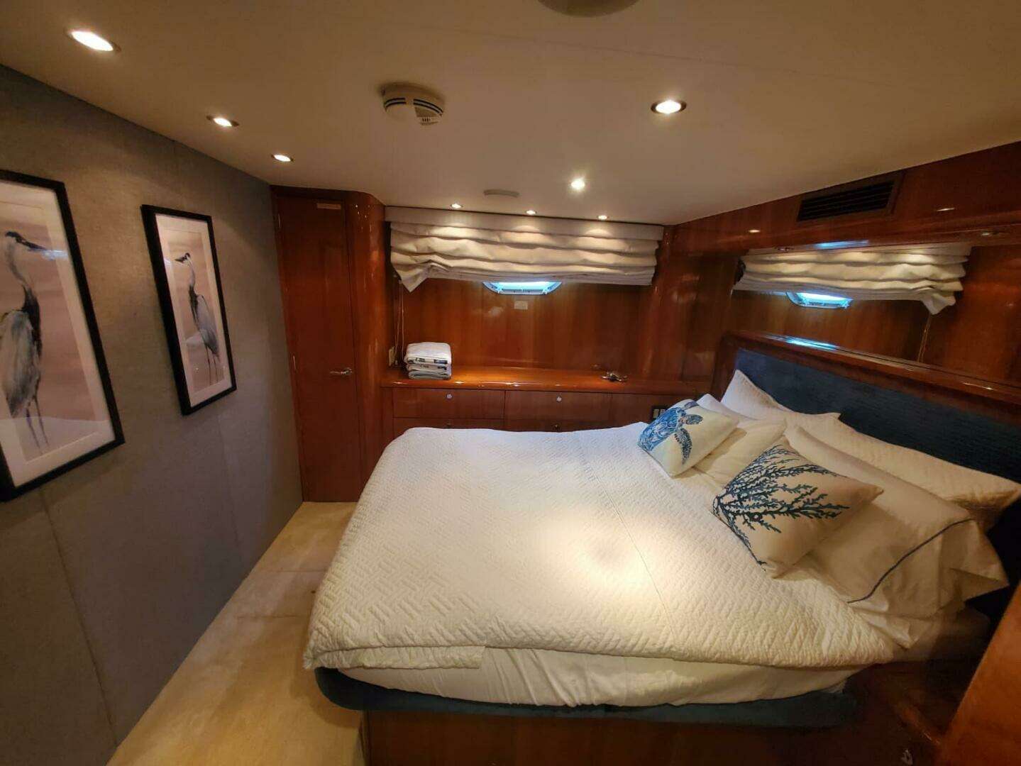 2000 Hatteras 75 Sport Deck - Image 13
